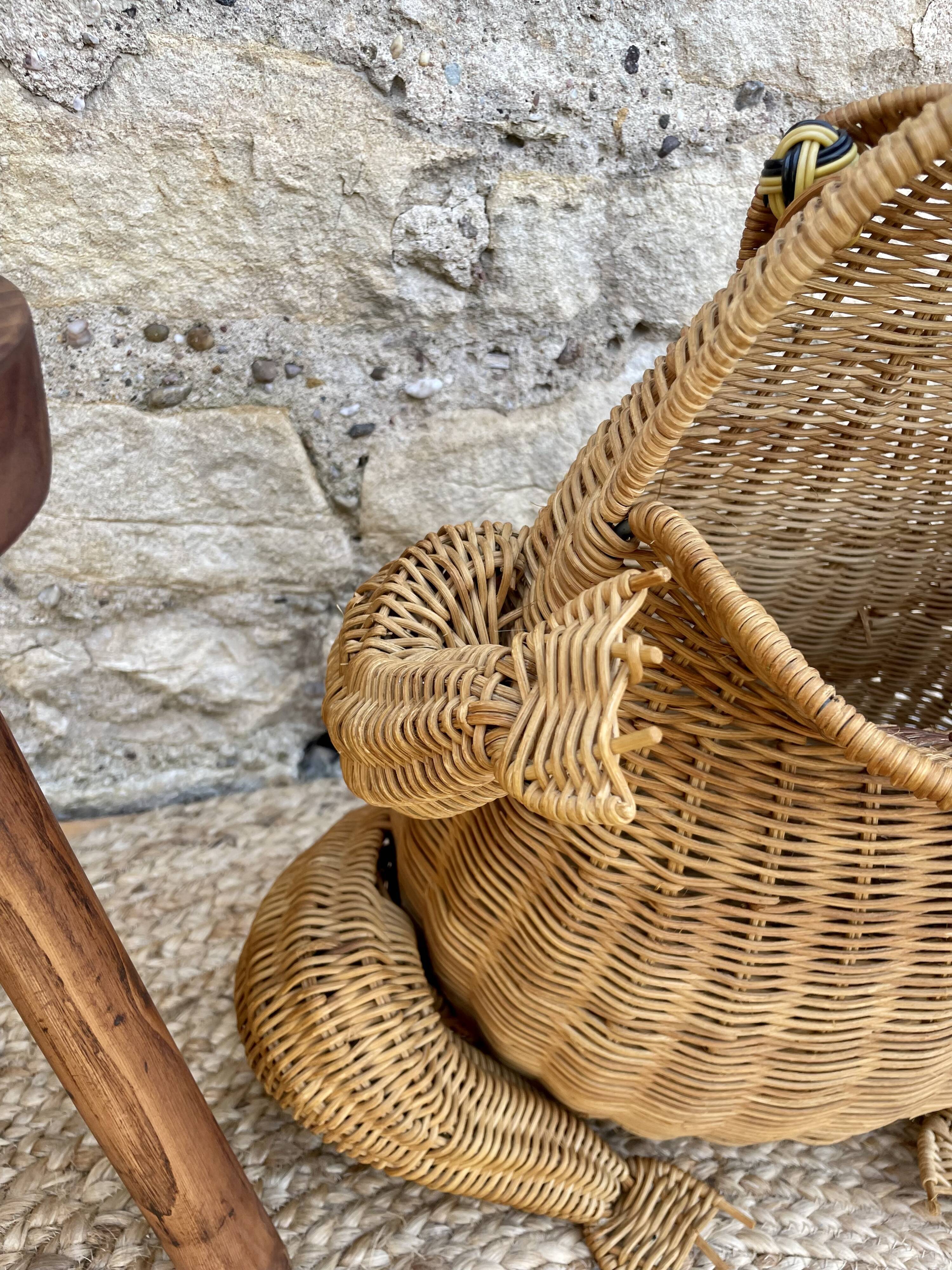 Rattan frog magazine holder