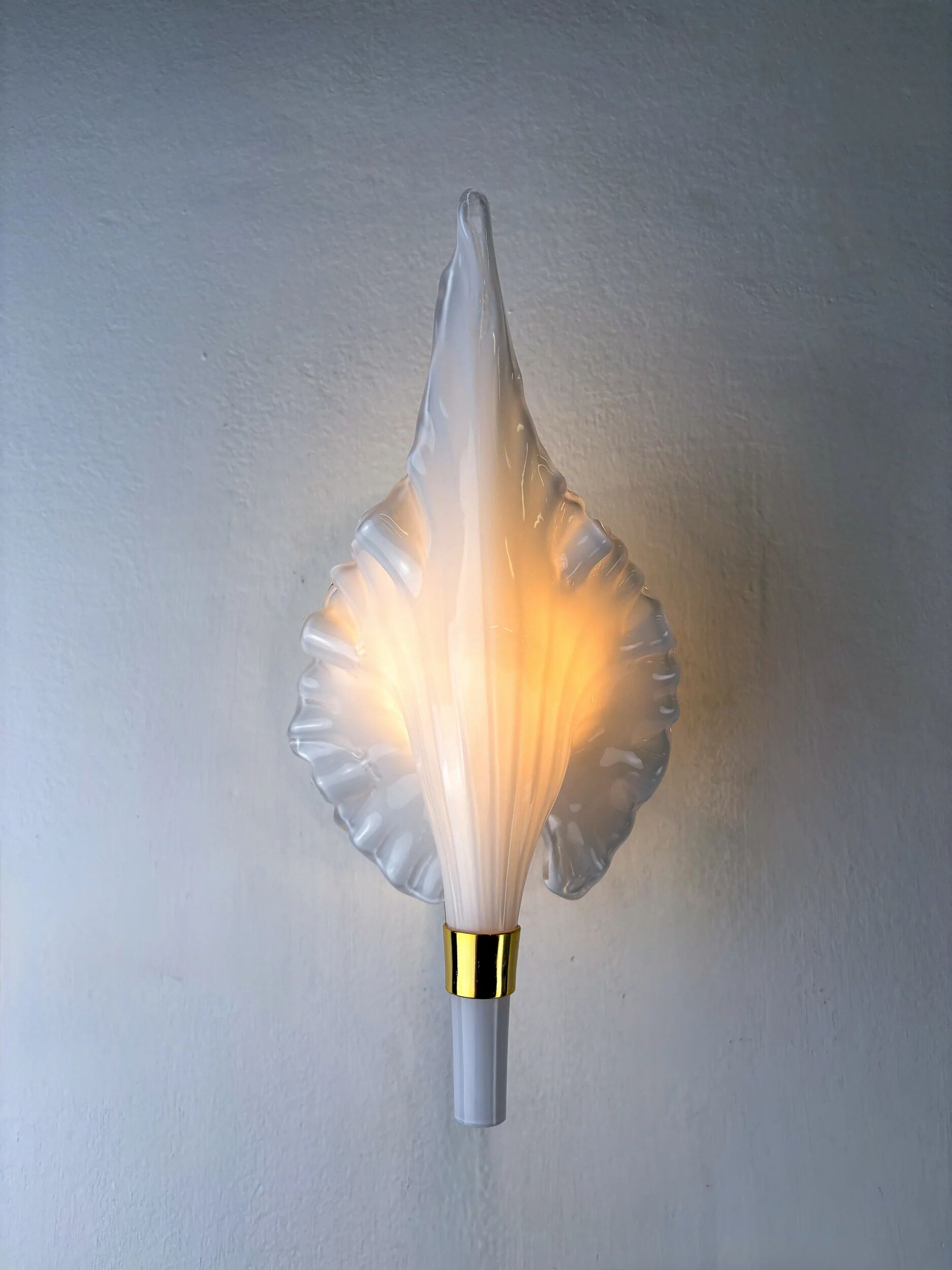"Calla Lily" leaf-shaped wall sconce, Murano glass & gilt brass, Italy, circa 1970s