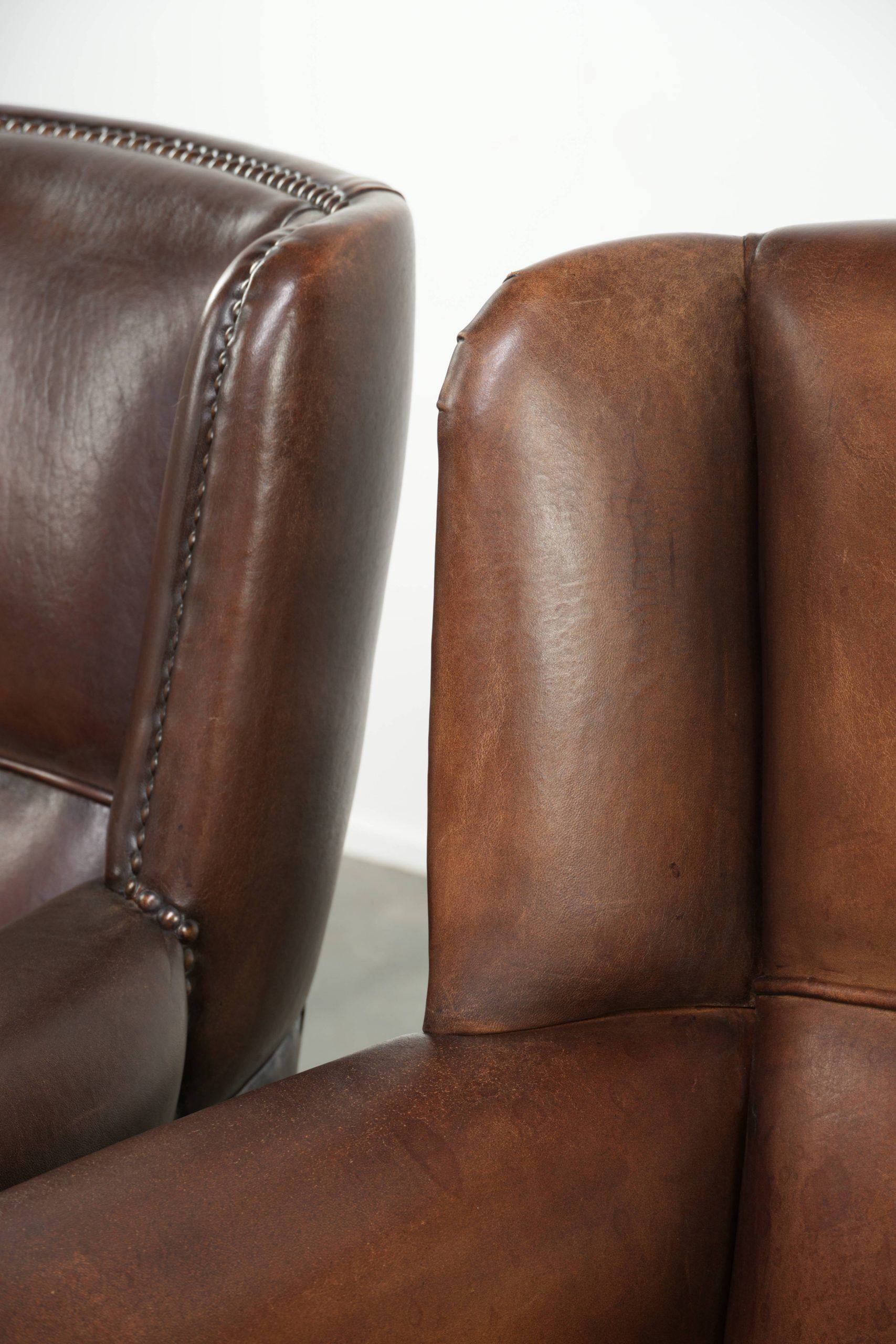 Set of 2 subtle sheepskin wingback armchairs in English style