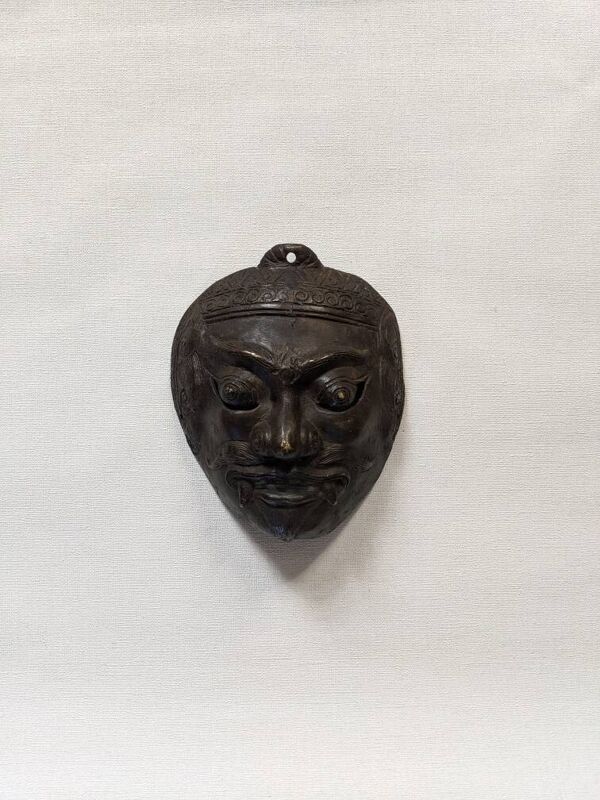 Masque ancien indonésien bronze antique décoration ethnique tribal théâtre