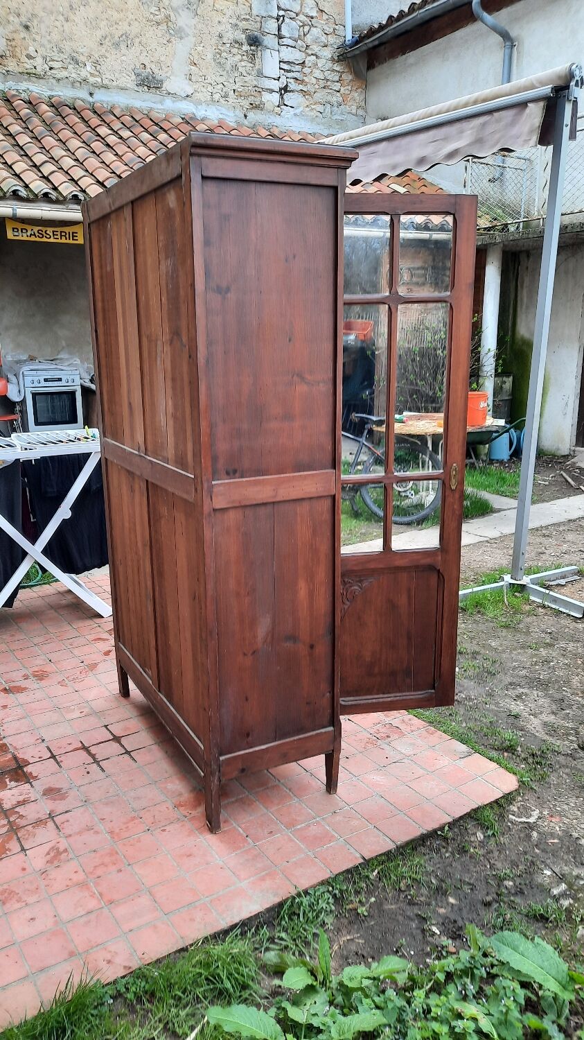 Art Deco style showcase