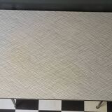 Extendable table in formica