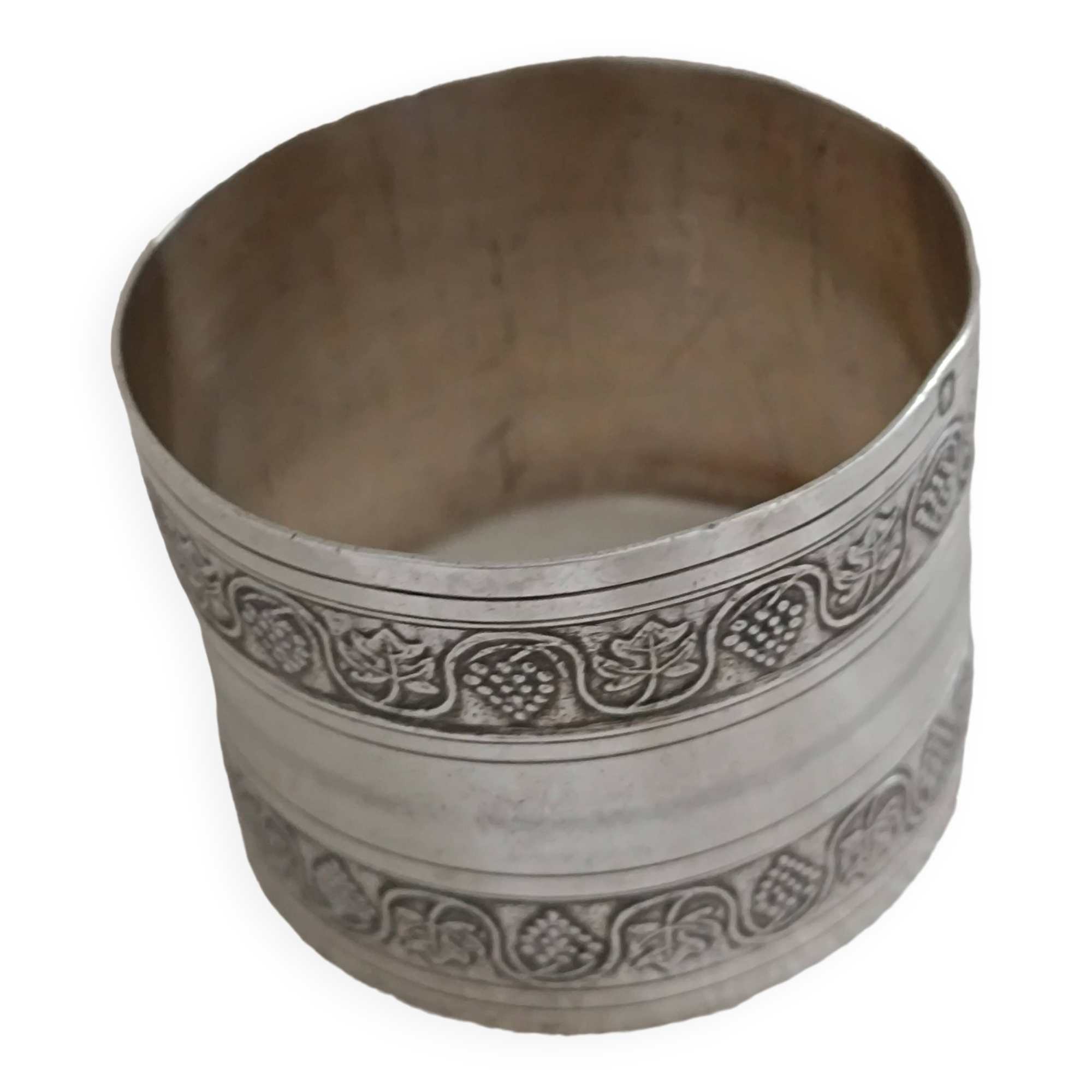Antique napkin ring in solid silver.