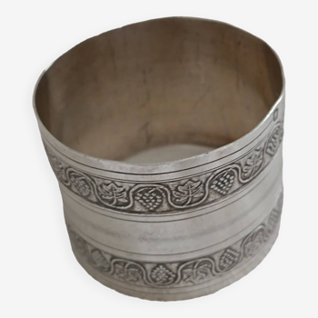 Antique napkin ring in solid silver.