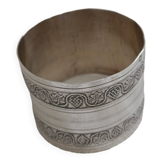 Antique napkin ring in solid silver.