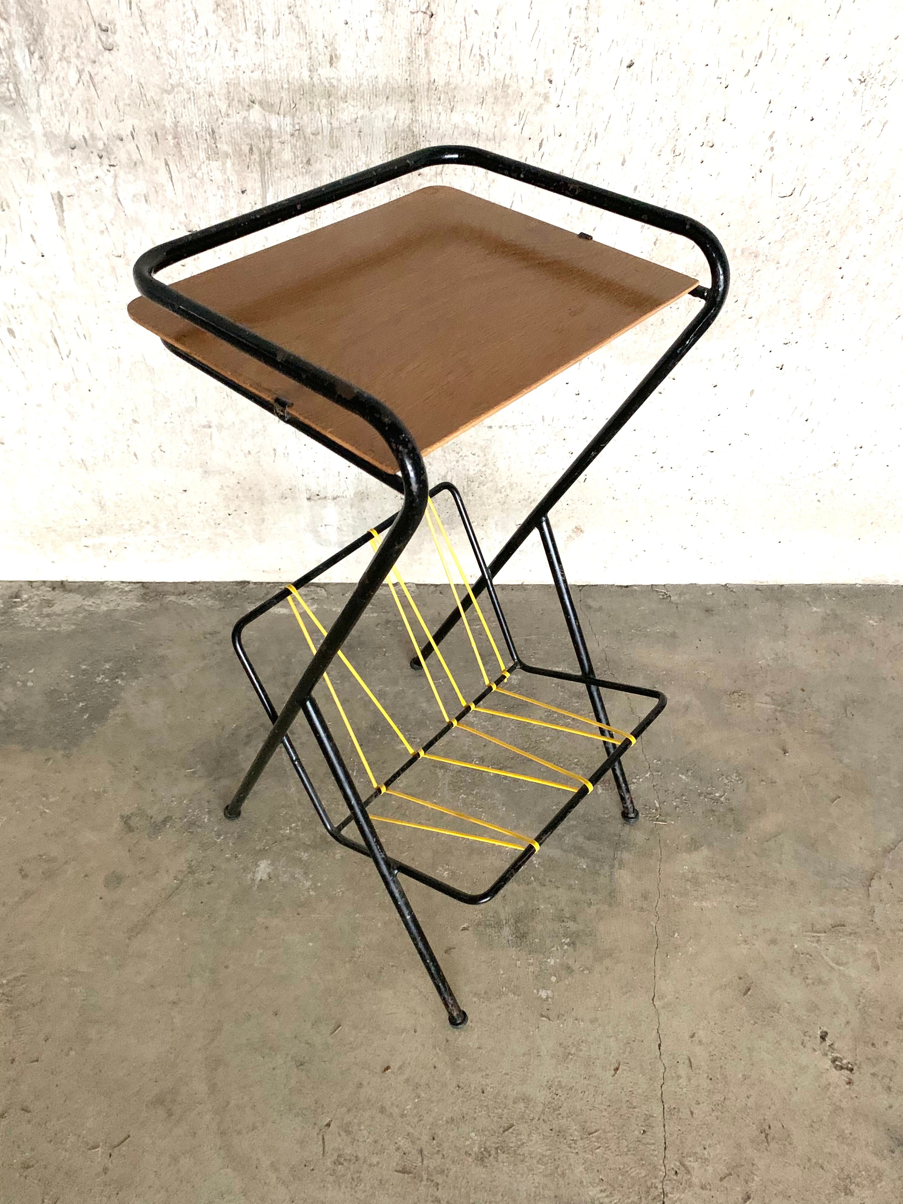 Scoubidou table