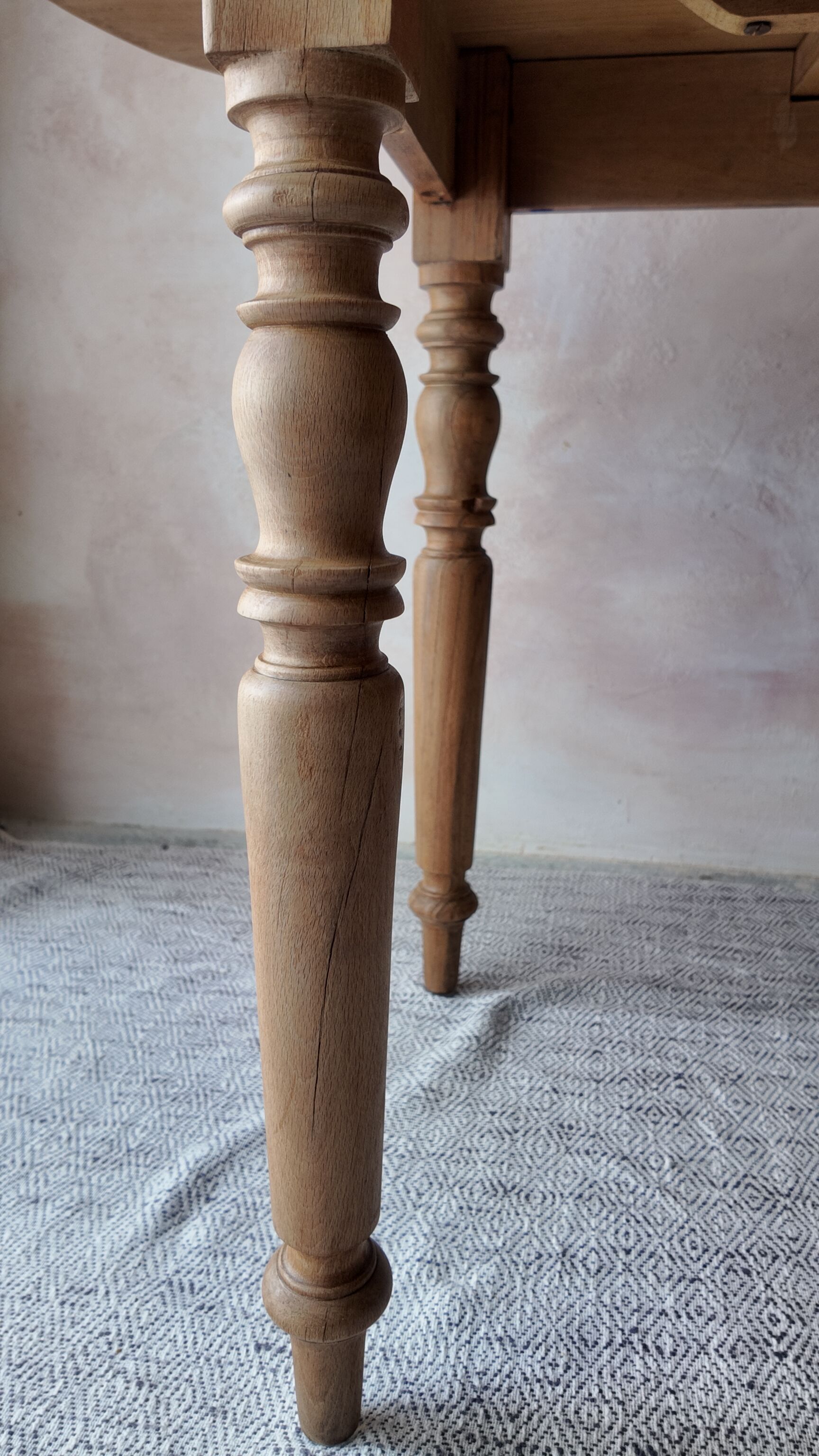Small round beech drop-leaf table - soft country spirit