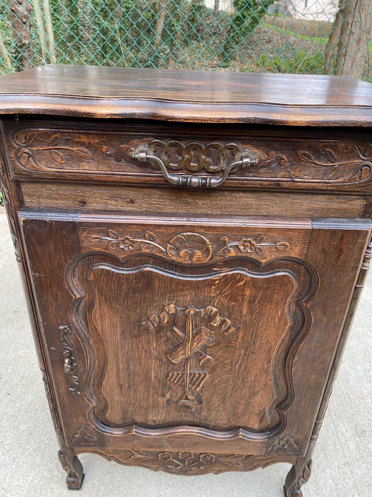 Renaissance chest of drawers in solid dark oak wood