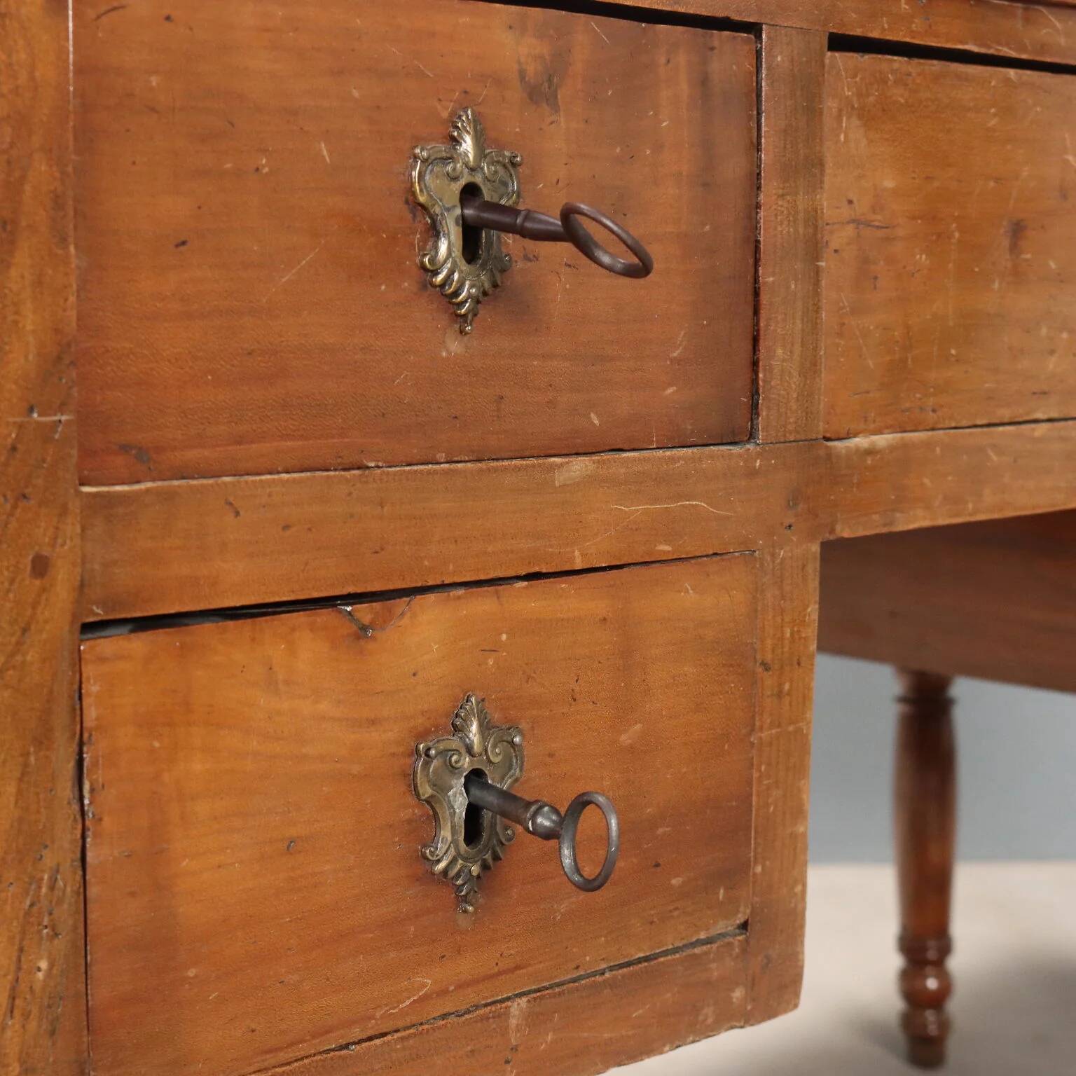 Bureau ancien Louis-Philippe en cerisier XIXe siècle