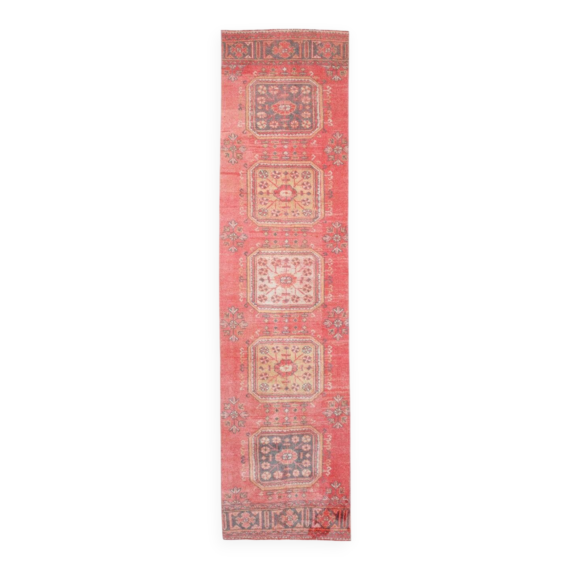 Tapis couloir vintage corail et beige aux motifs orientaux adoucis