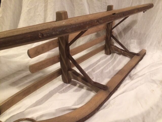 Luge vintage en bois une personne
