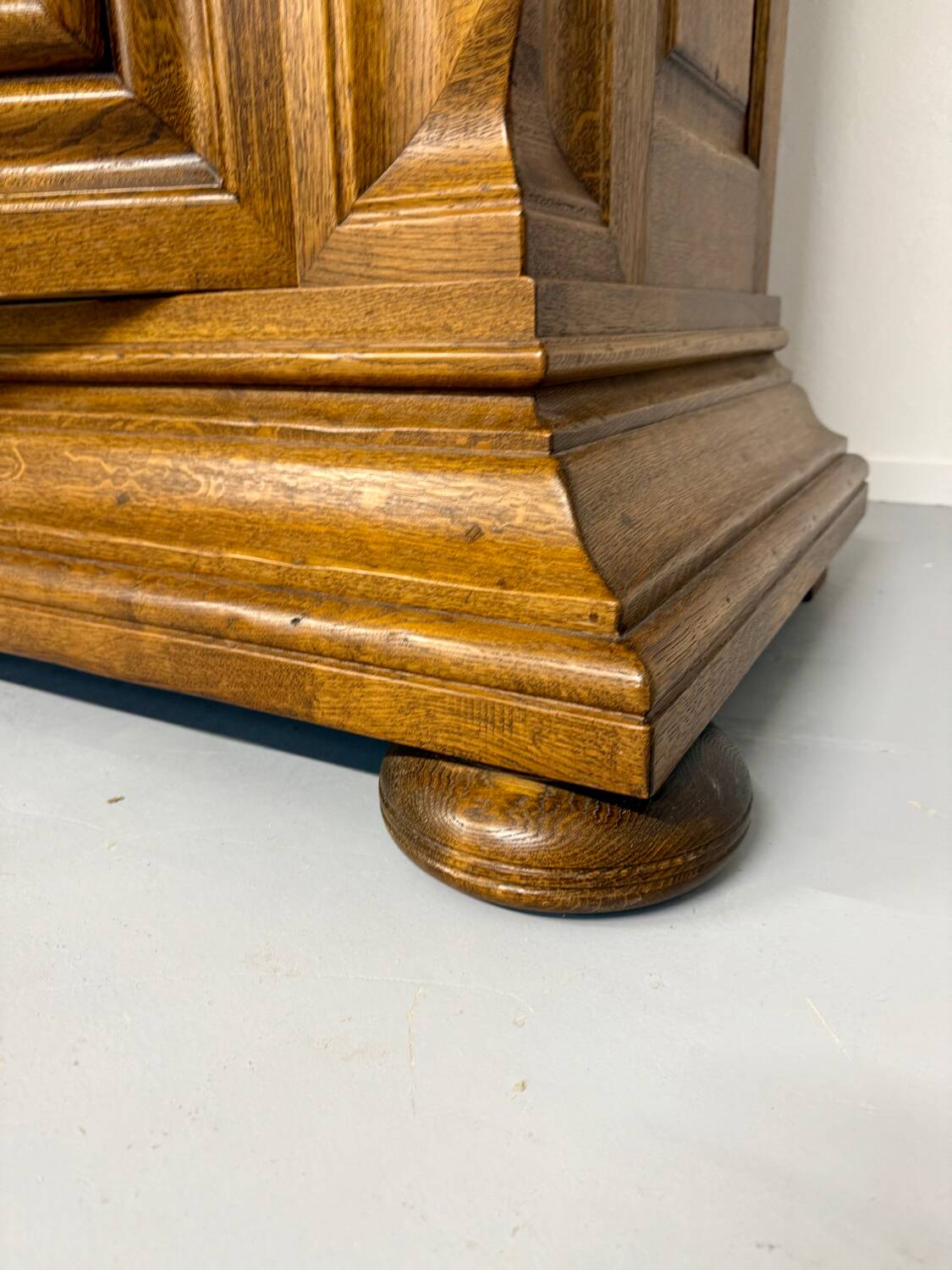 Frankfurt solid wood wardrobe geometric shape vintage wardrobe