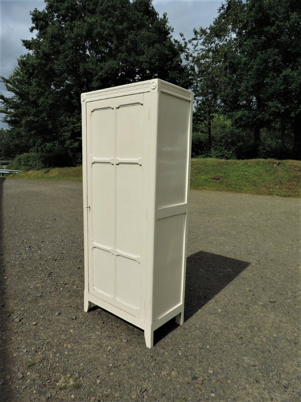 Vintage parisian bonnetière