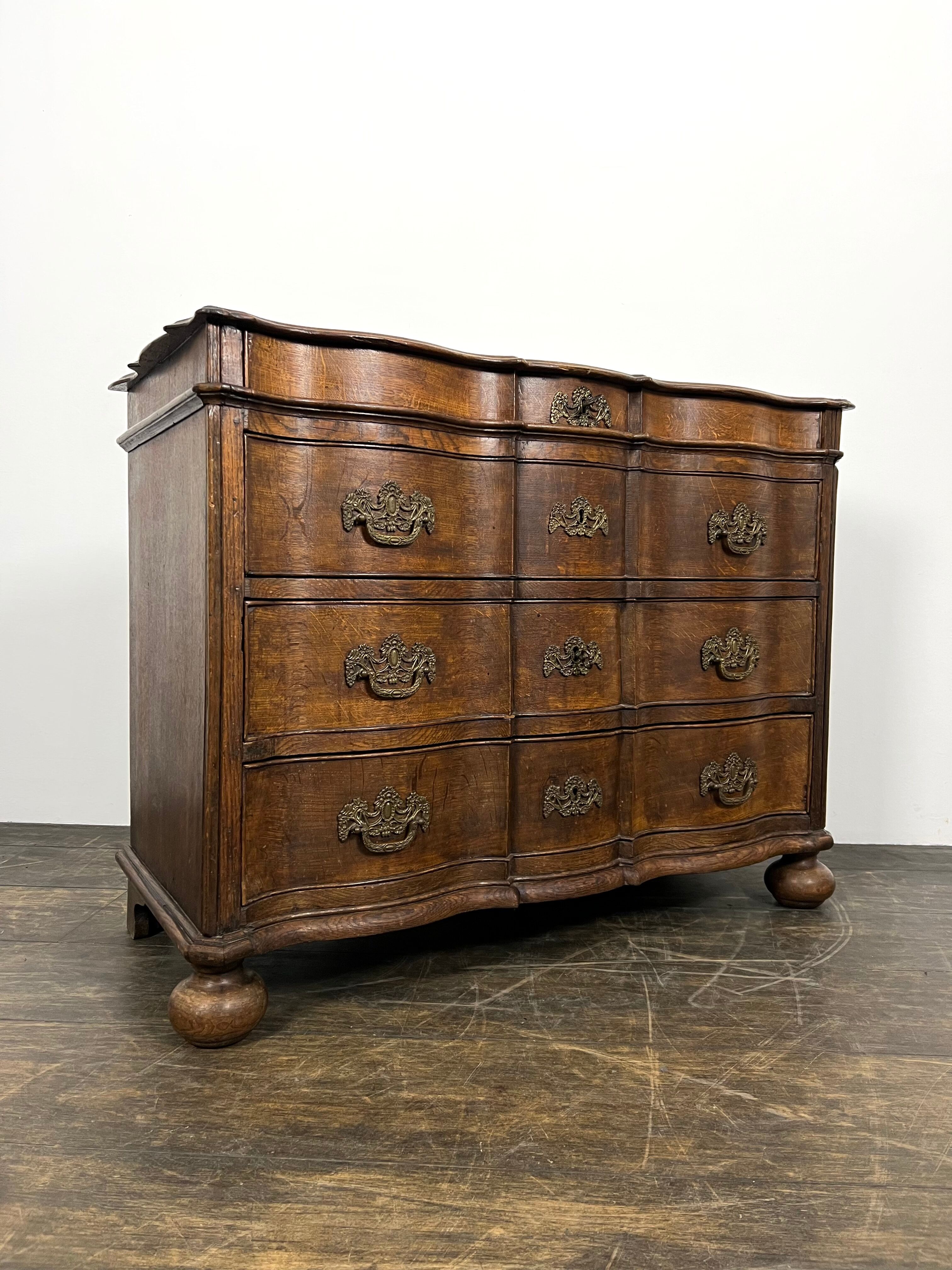 Commode en chêne hollandais 18c