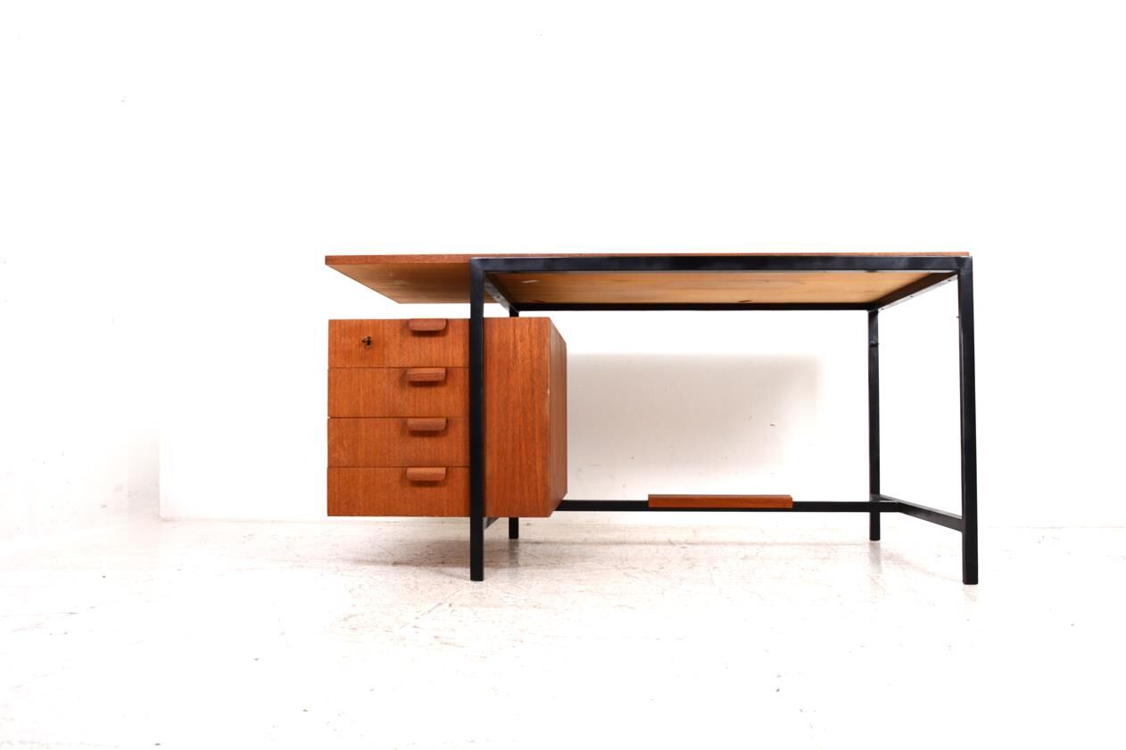 Bureau des années 50 en teck et métal.
