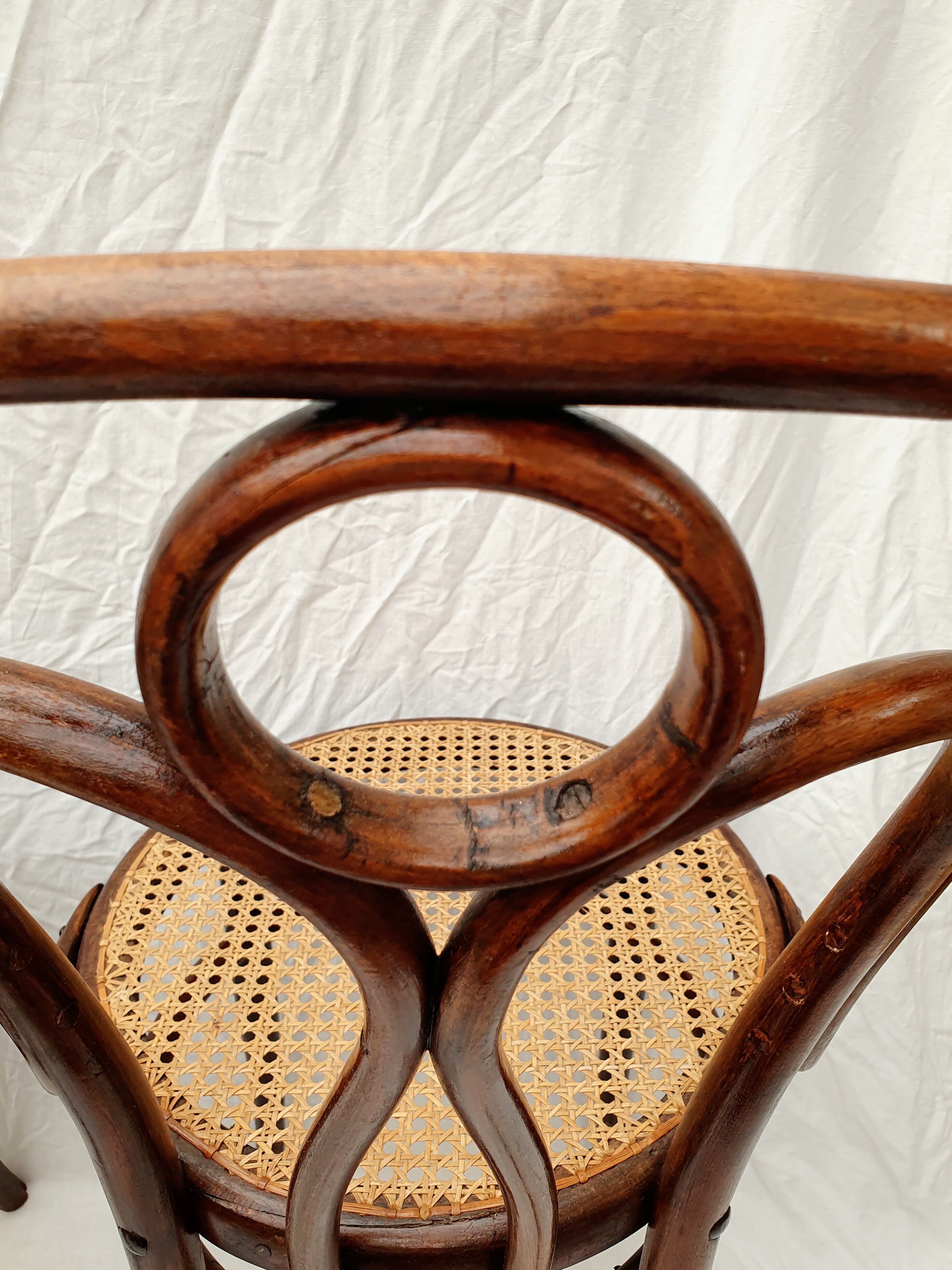 Paire de chaises cannées J&J Kohn  n°36
