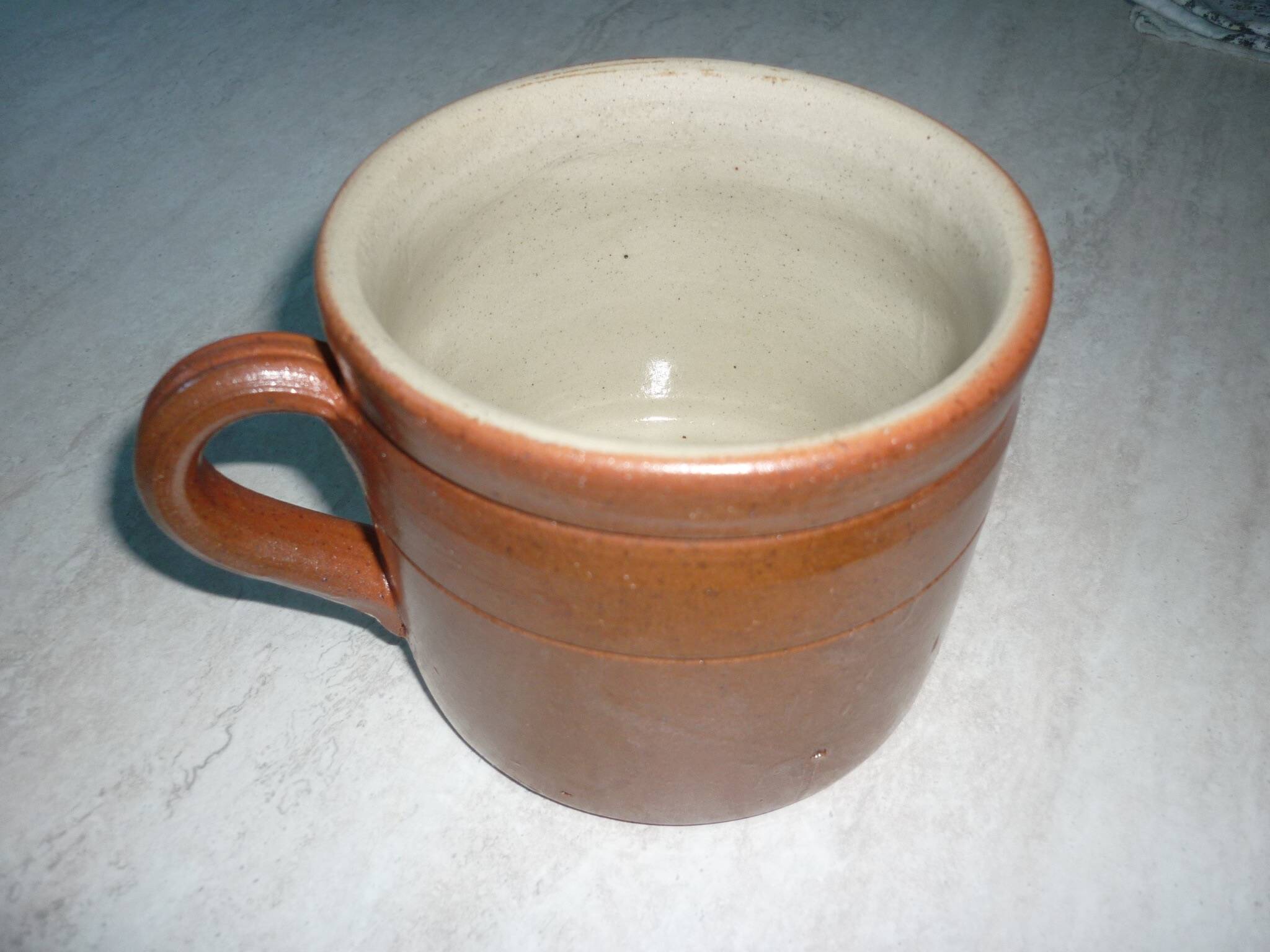Bonny stoneware pot with handle