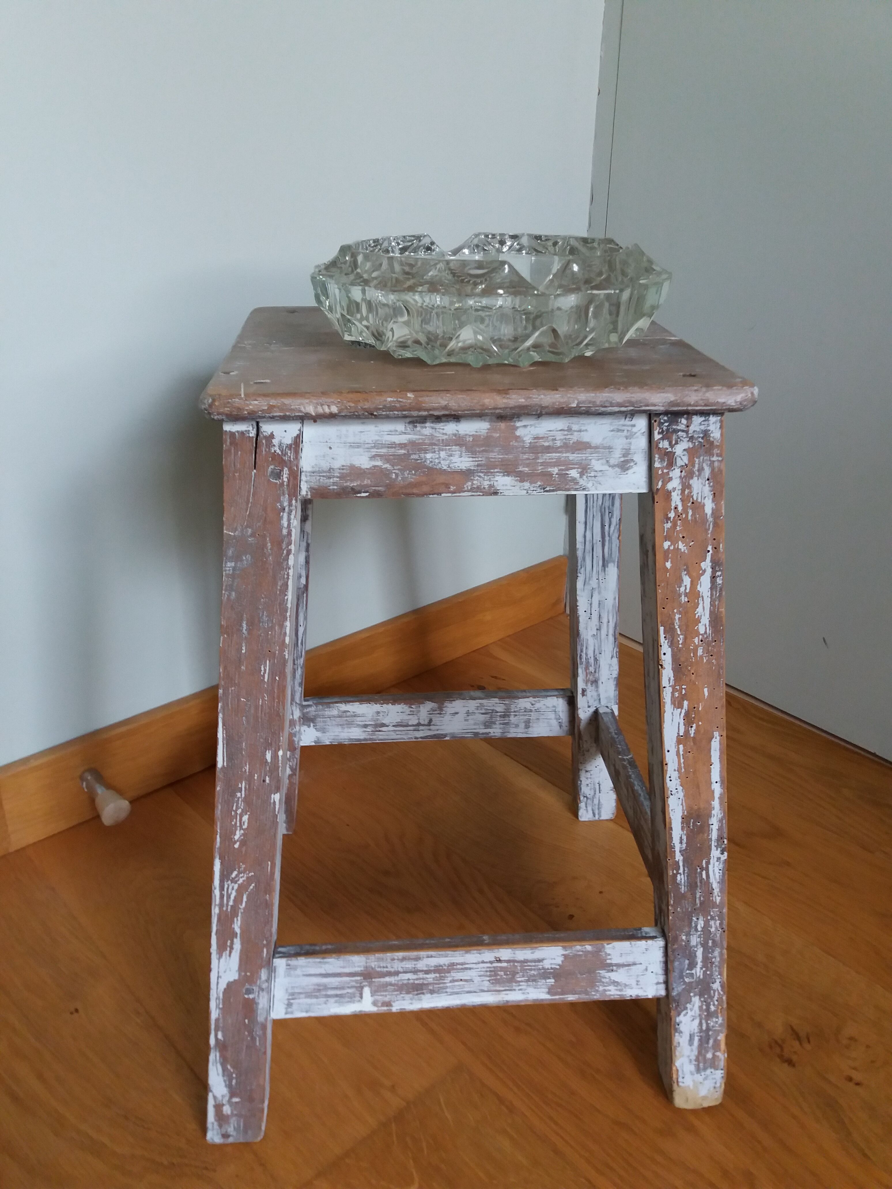 Empty glass ashtray large format pocket
