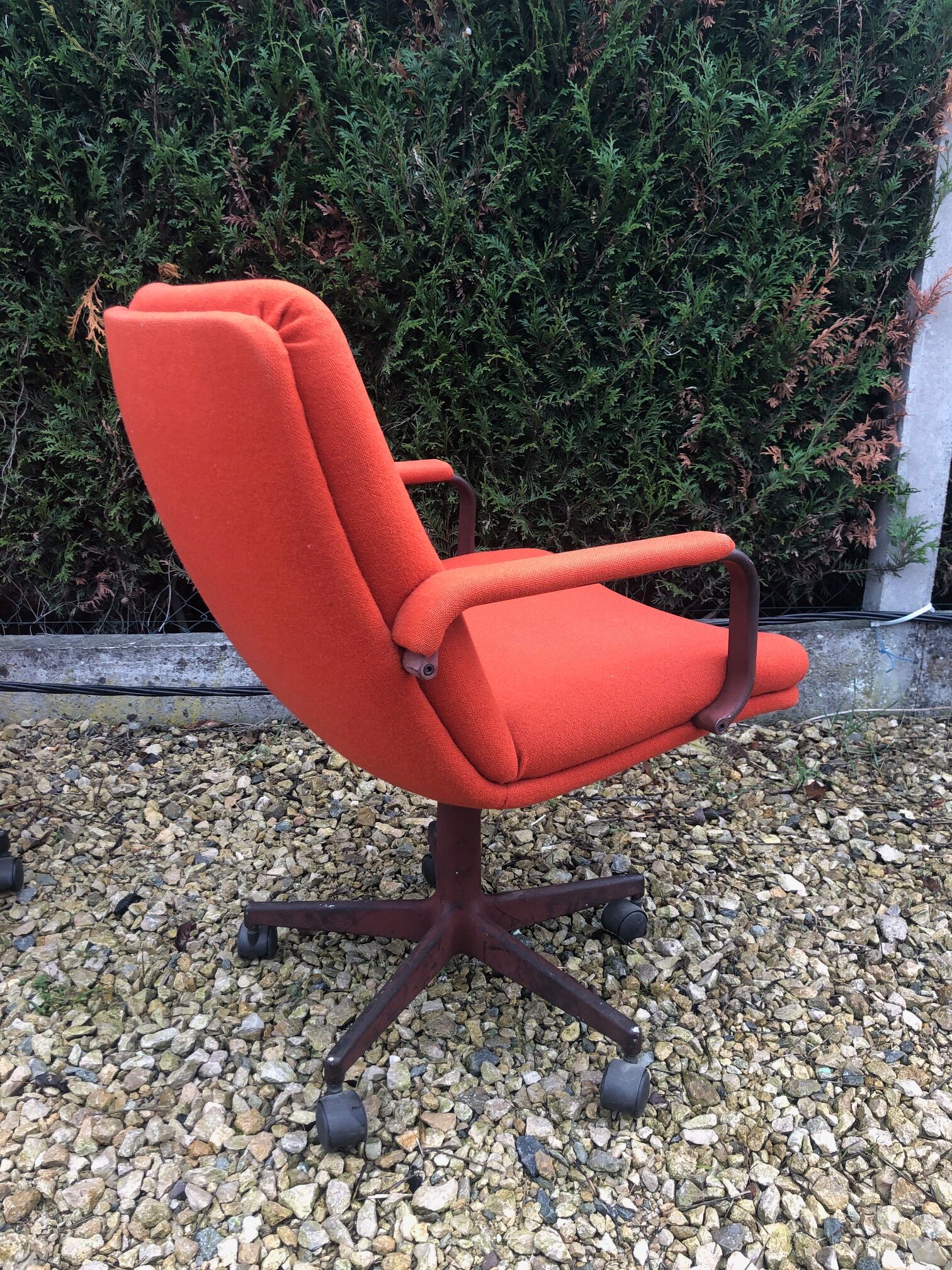 Pair of armchairs by Harcourt Geoffrey for Artifort