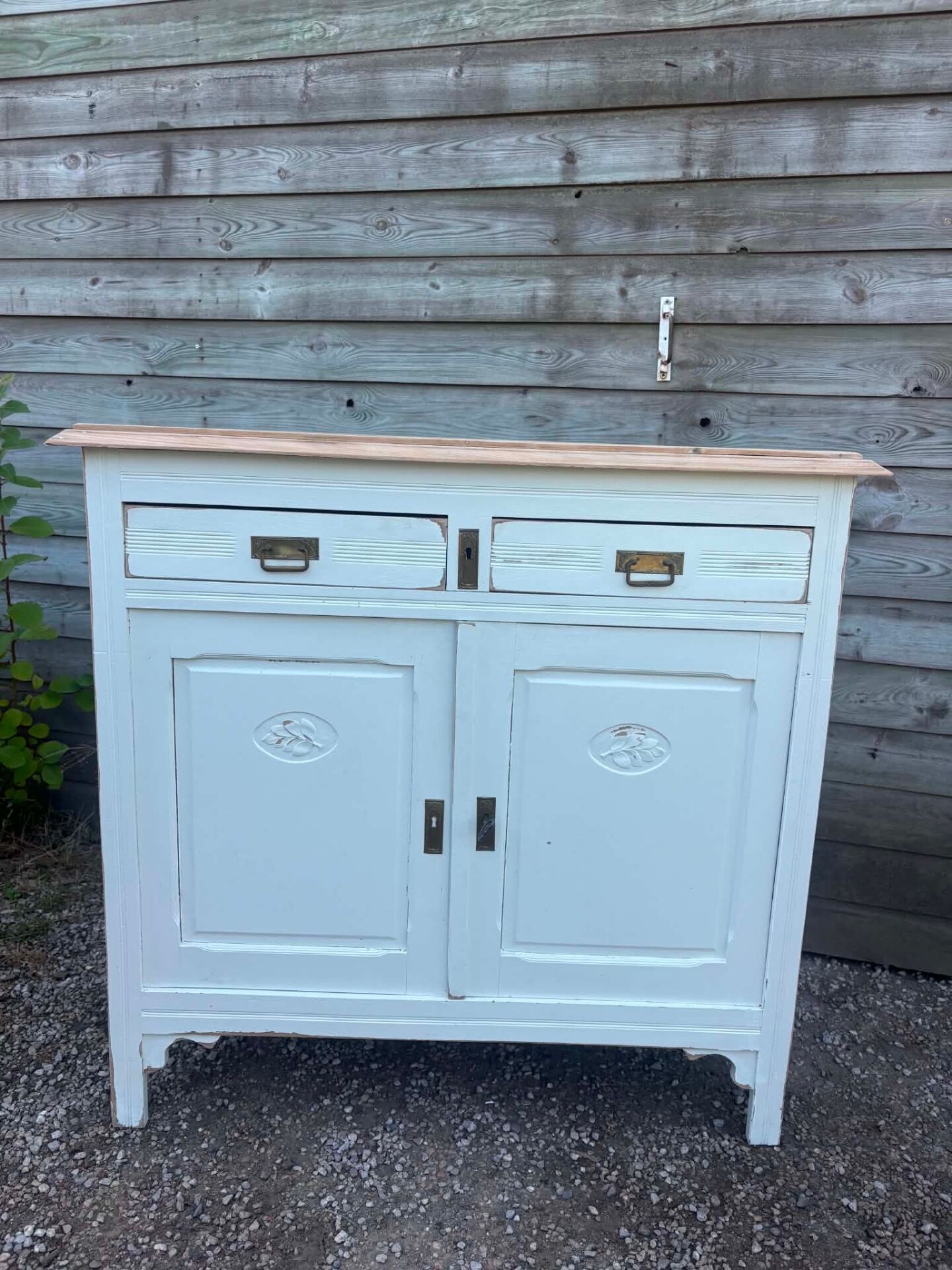 Old buffet revamped – chic vintage country style