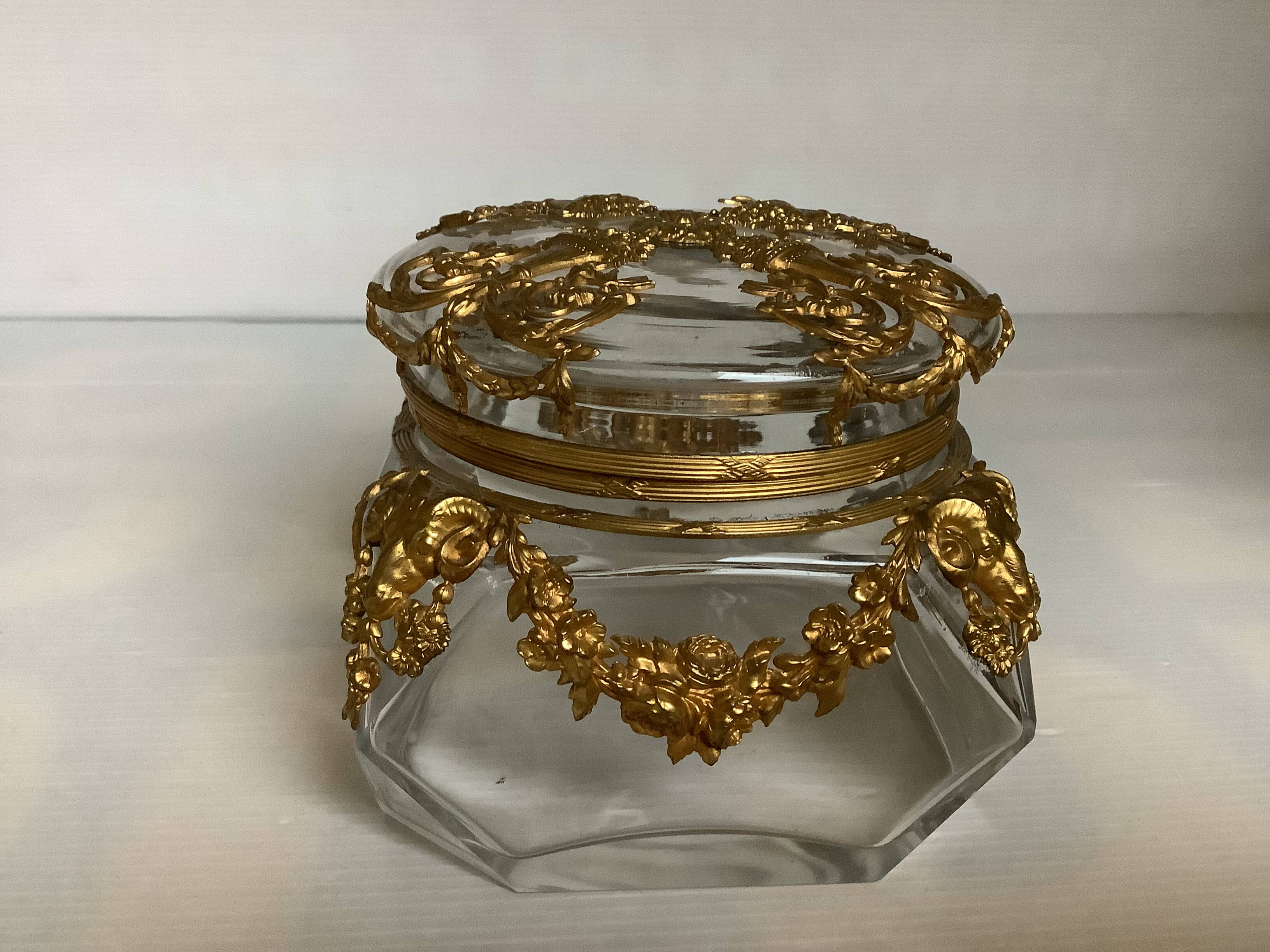 Facet bonbonnière with brass ornaments, empty pocket.