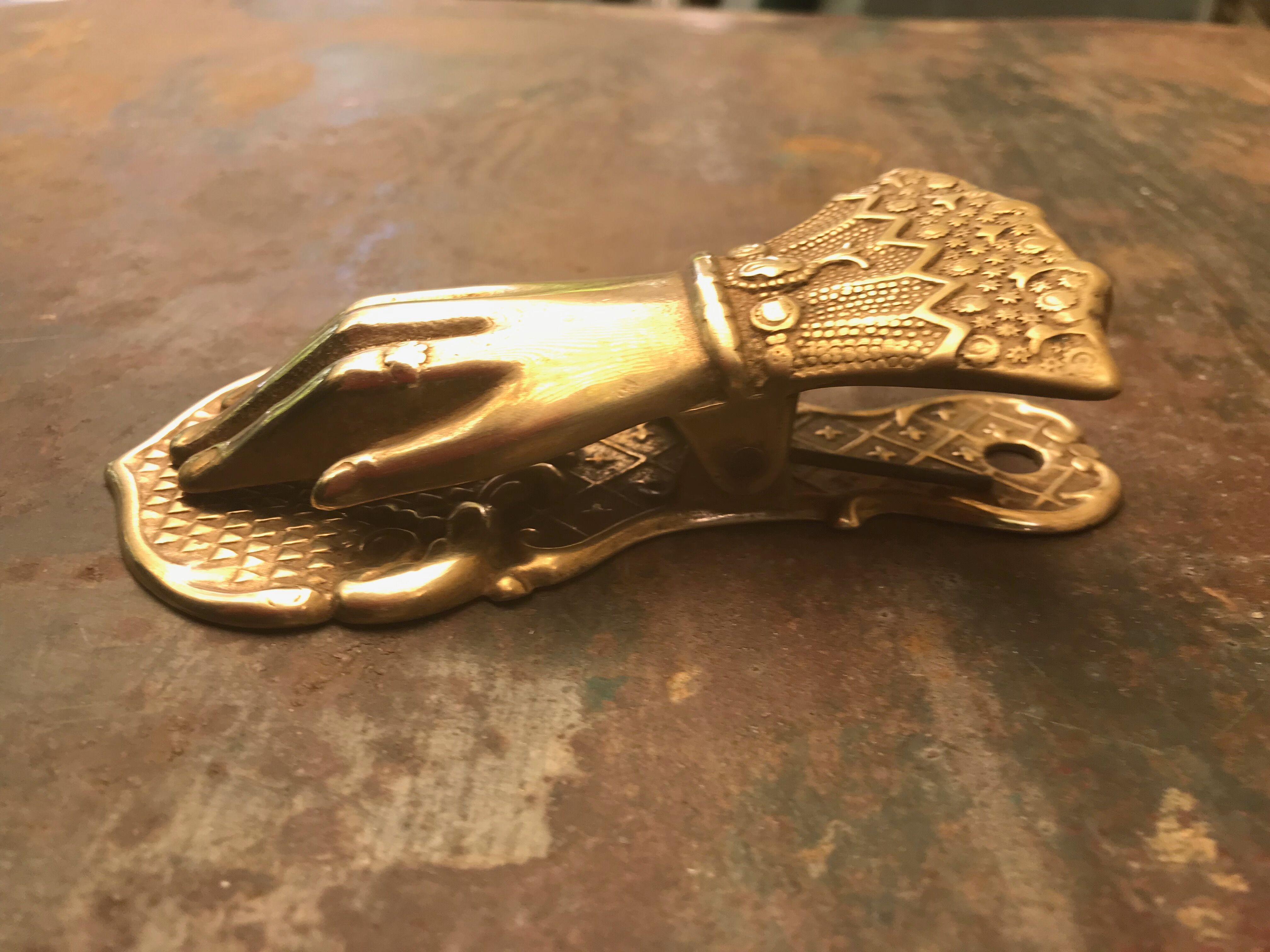 Hand mail clip