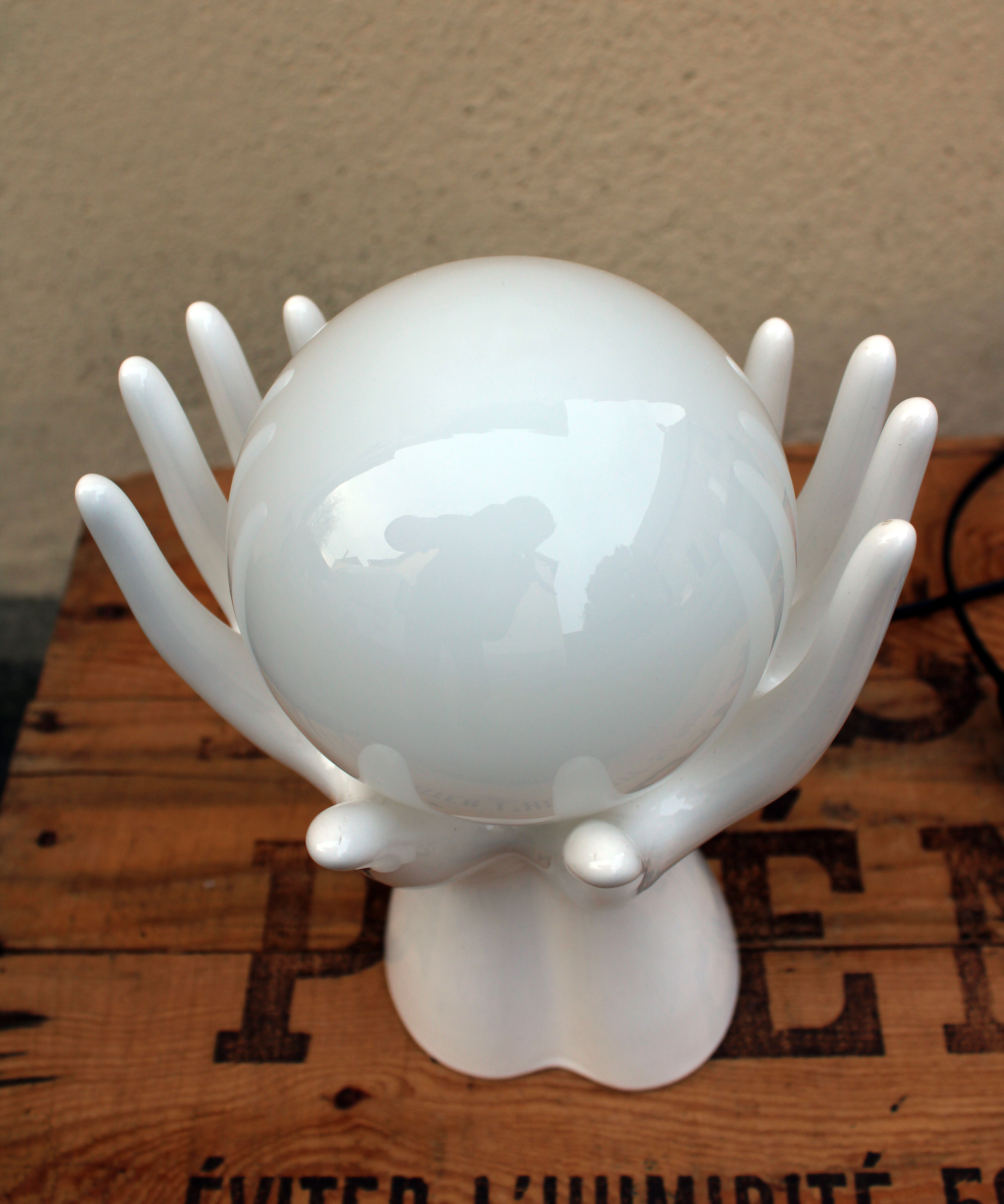 Hand-shaped lamp and opaline globe