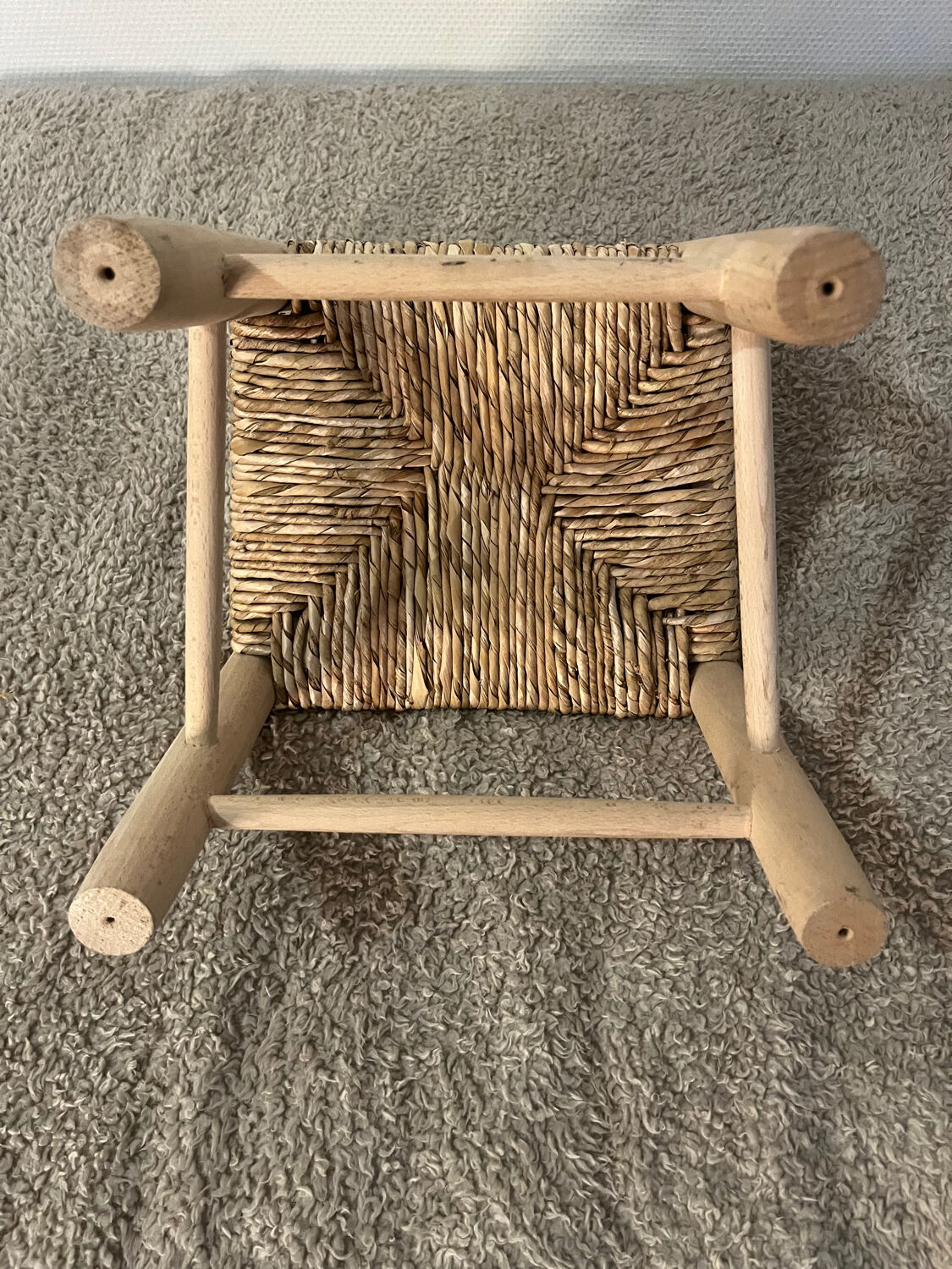 Children's chair in natural wood mulched
