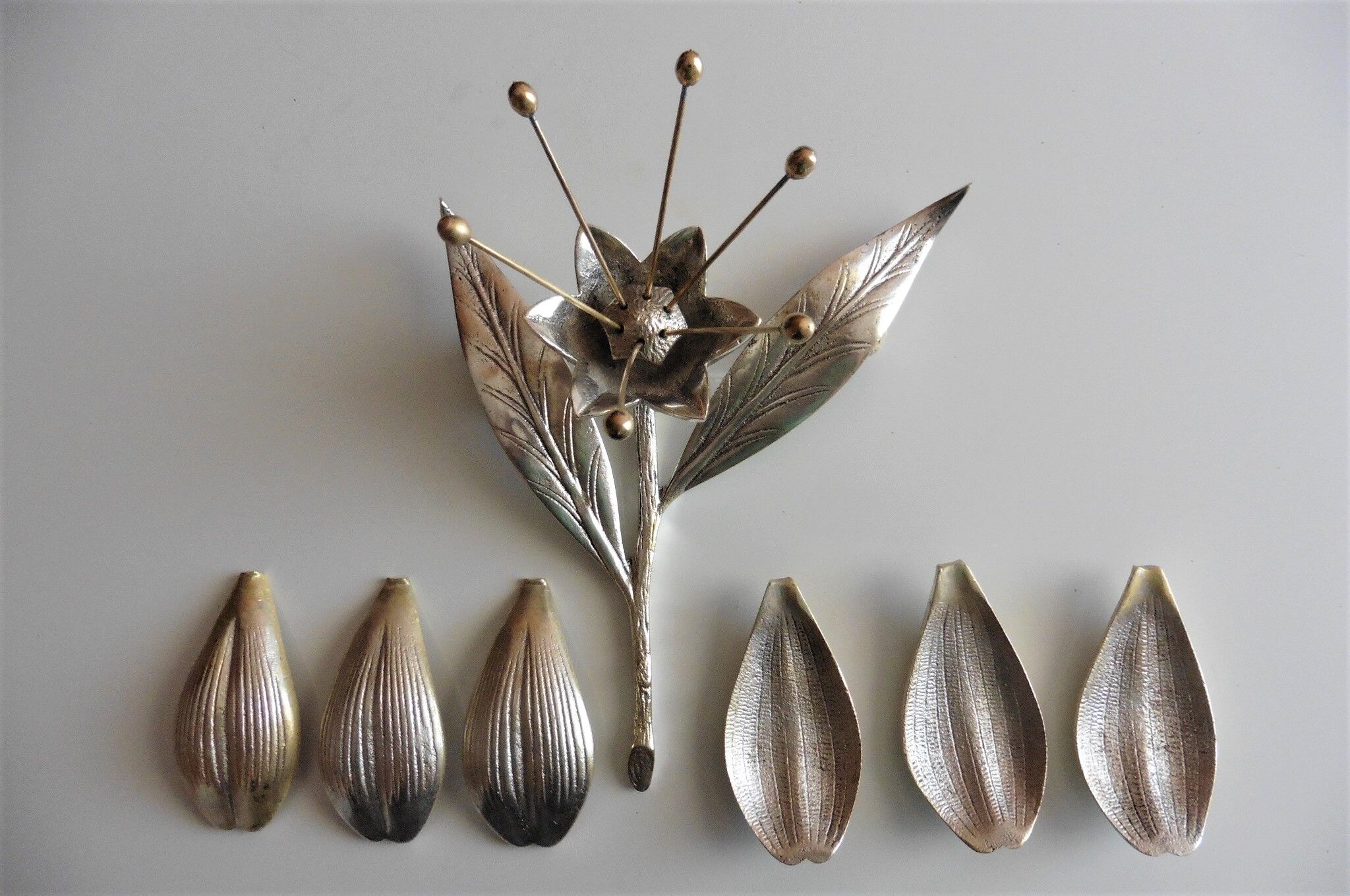 Silver metal flower ashtray