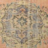 Tapis vintage en laine fait main, saumon doux et bleu marine, 183x264 cm