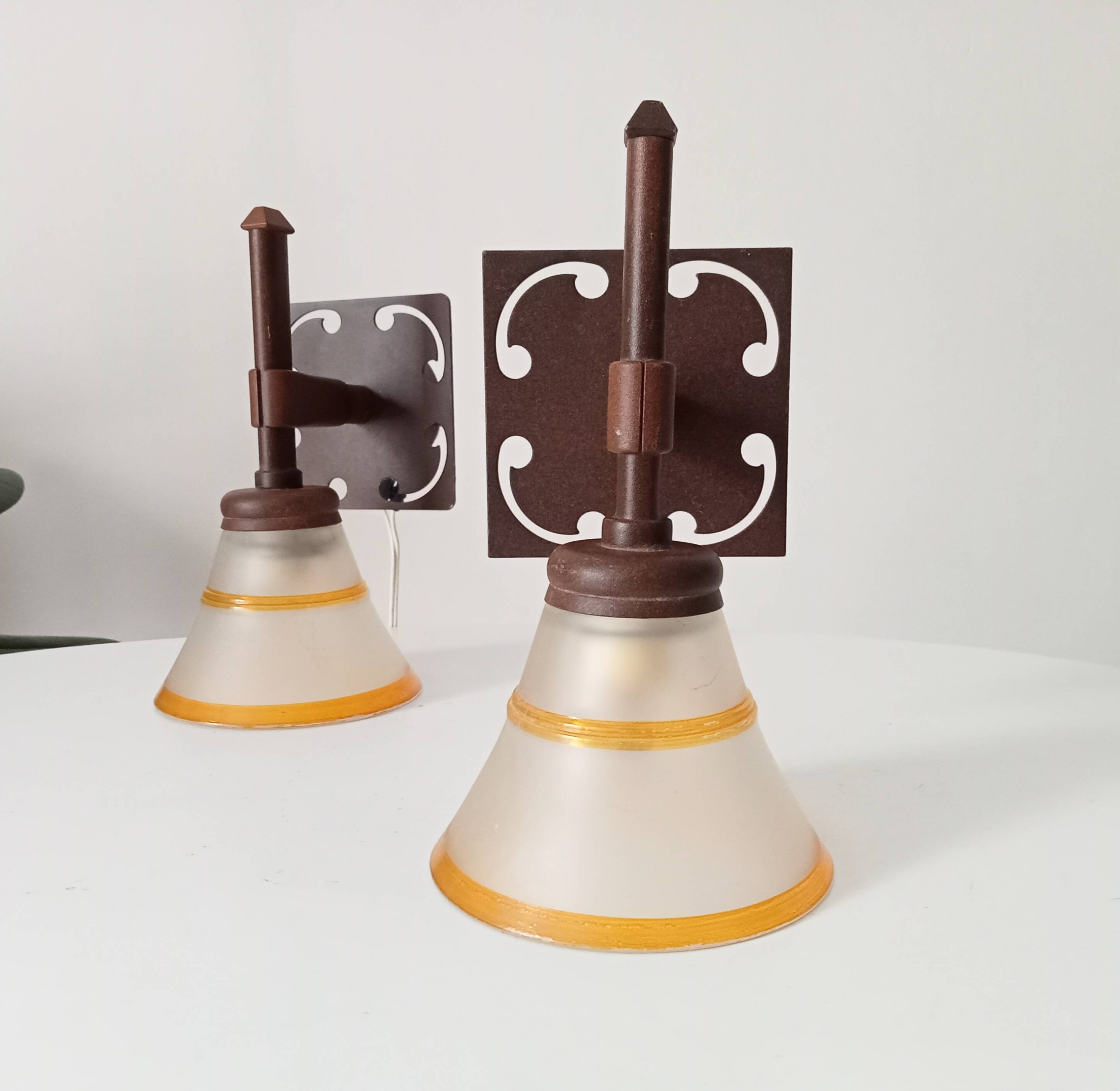 Pair of vintage Italian Linea wall lights from the 70s/80s