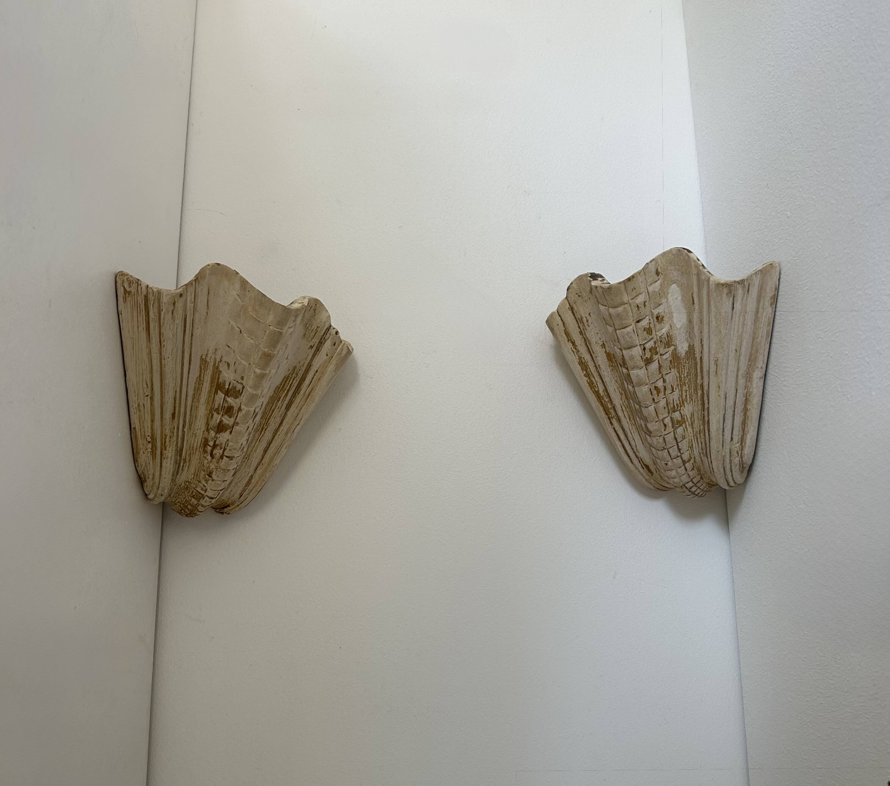 Pair of vintage shell wall lights, beige patinated plaster, France, 1940