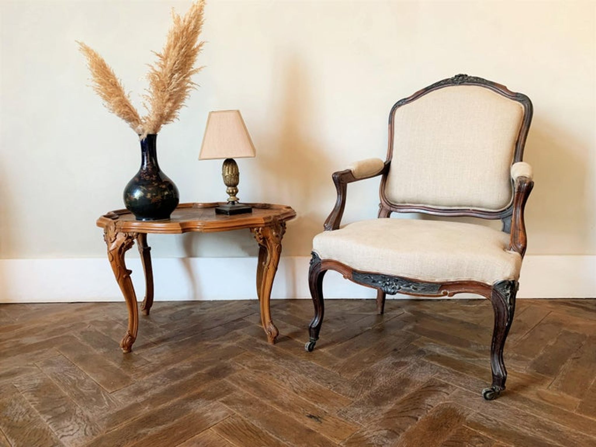 Fauteuil à la reine, style Louis XV, XIXème siècle