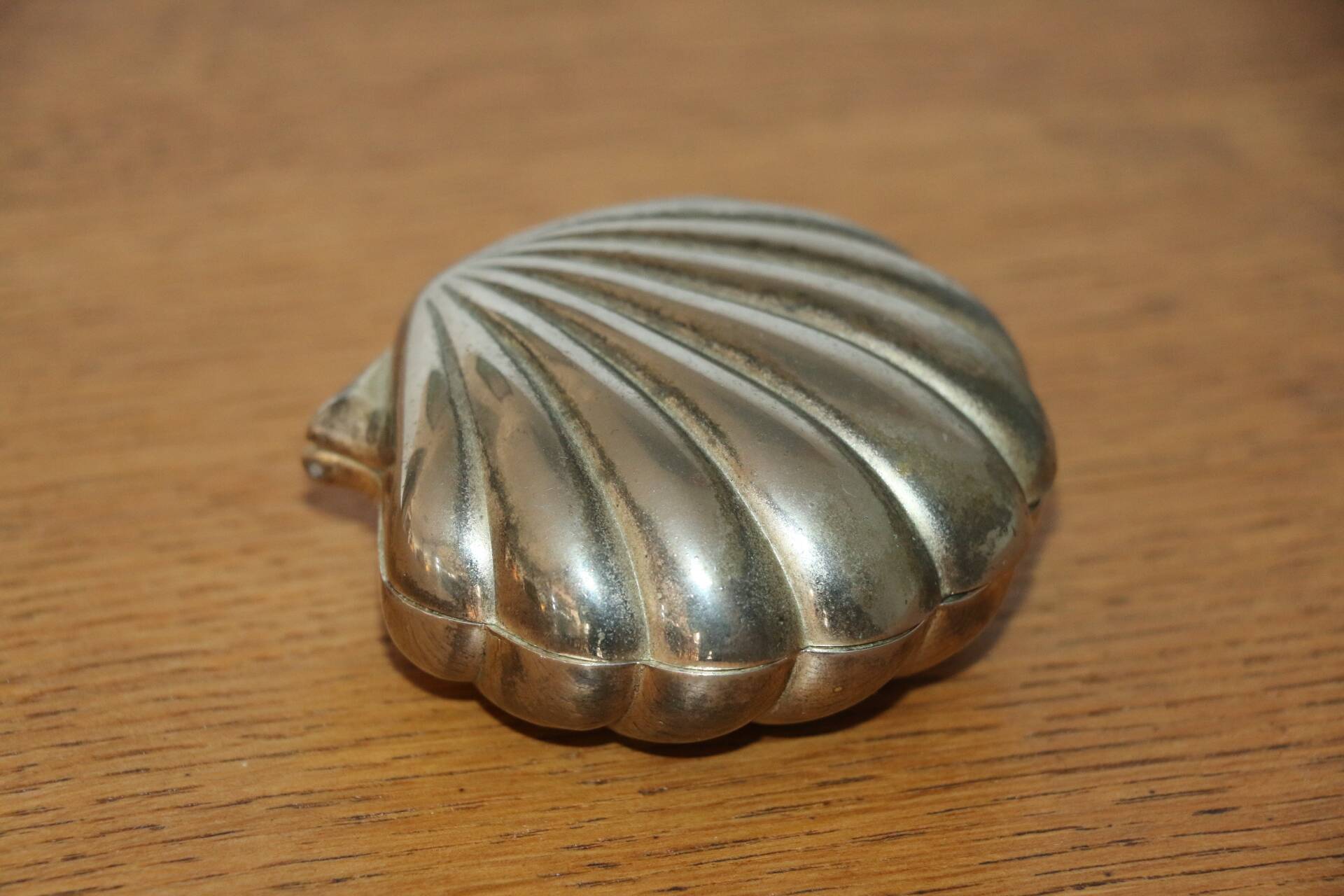 Pocket tray / scallop shell box