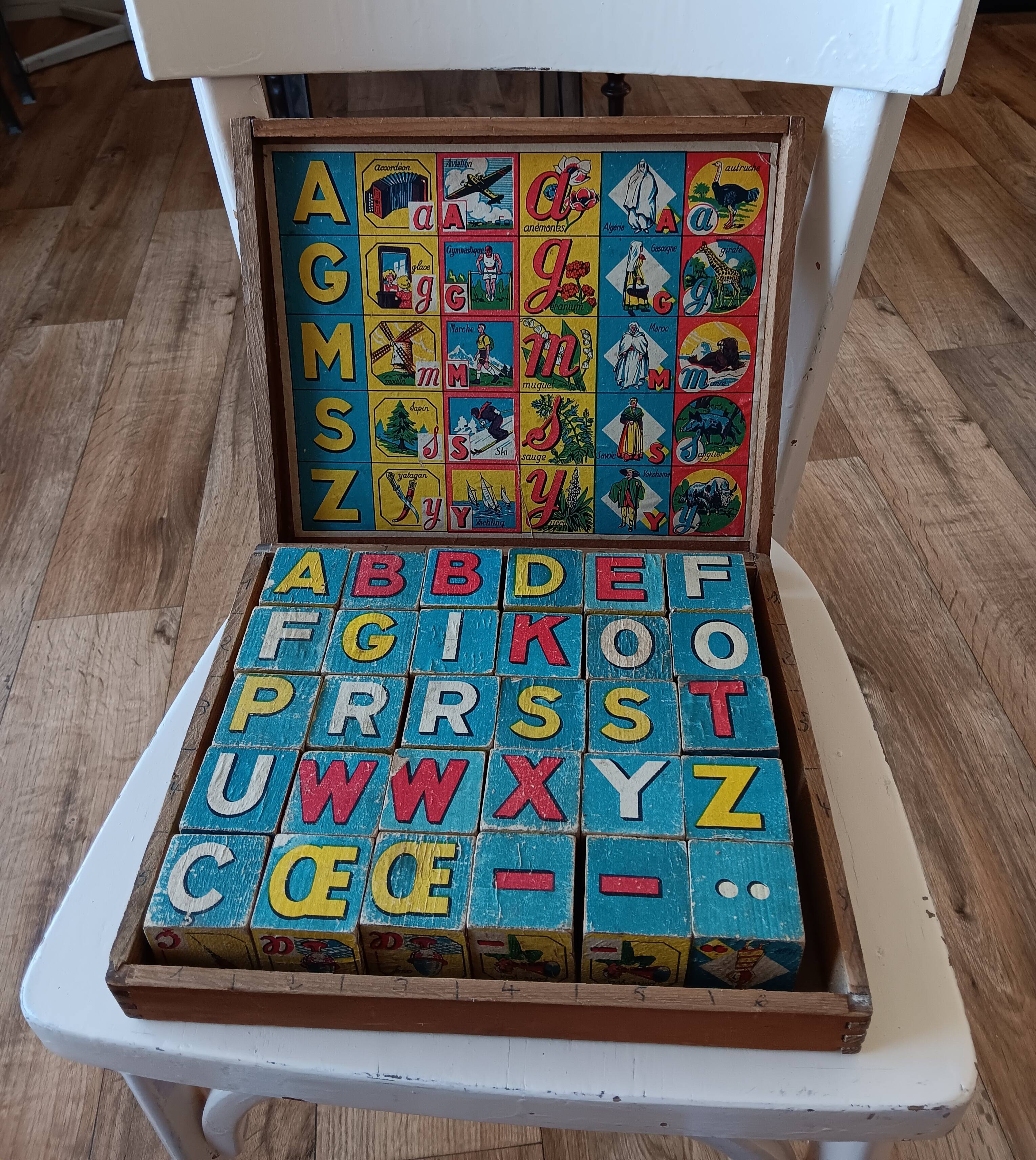 Instructional alphabetical cubes from the early 20th century.