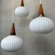3 suspensions 'Japandi' en teck et opaline