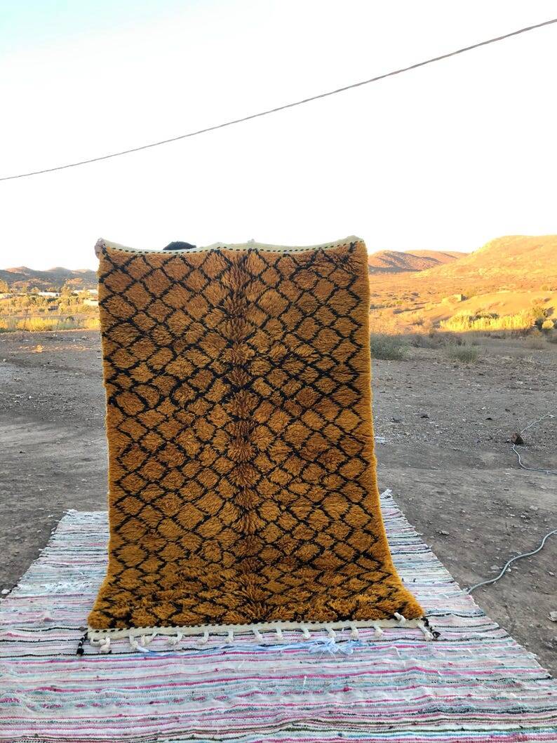 Traditional handwoven Berber rug, size 160 x 240 cm