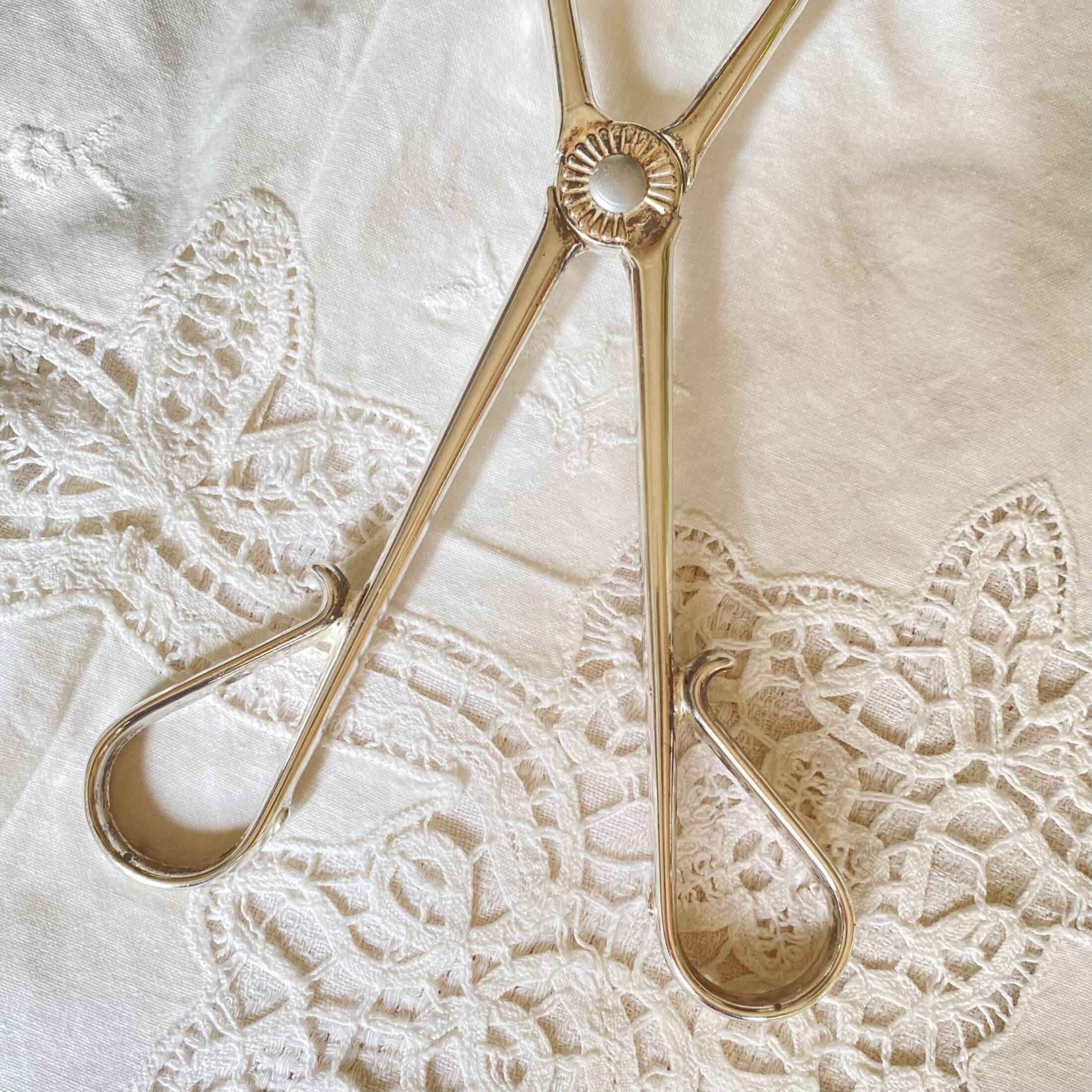 Vintage silver metal table service tongs tableware ACC-7081