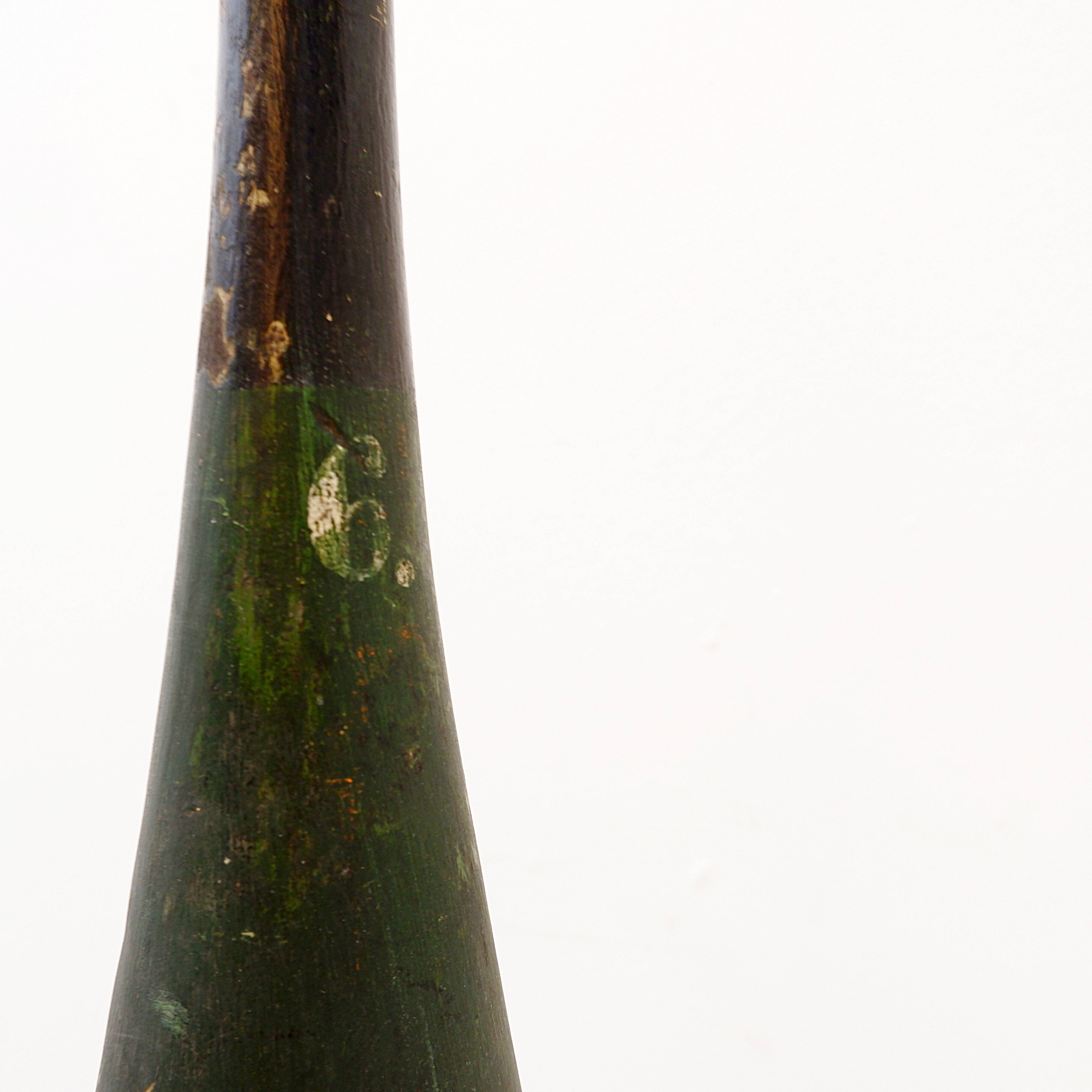 Paire de grandes quilles d'exercice en bois sur socle début du 20ème siècle