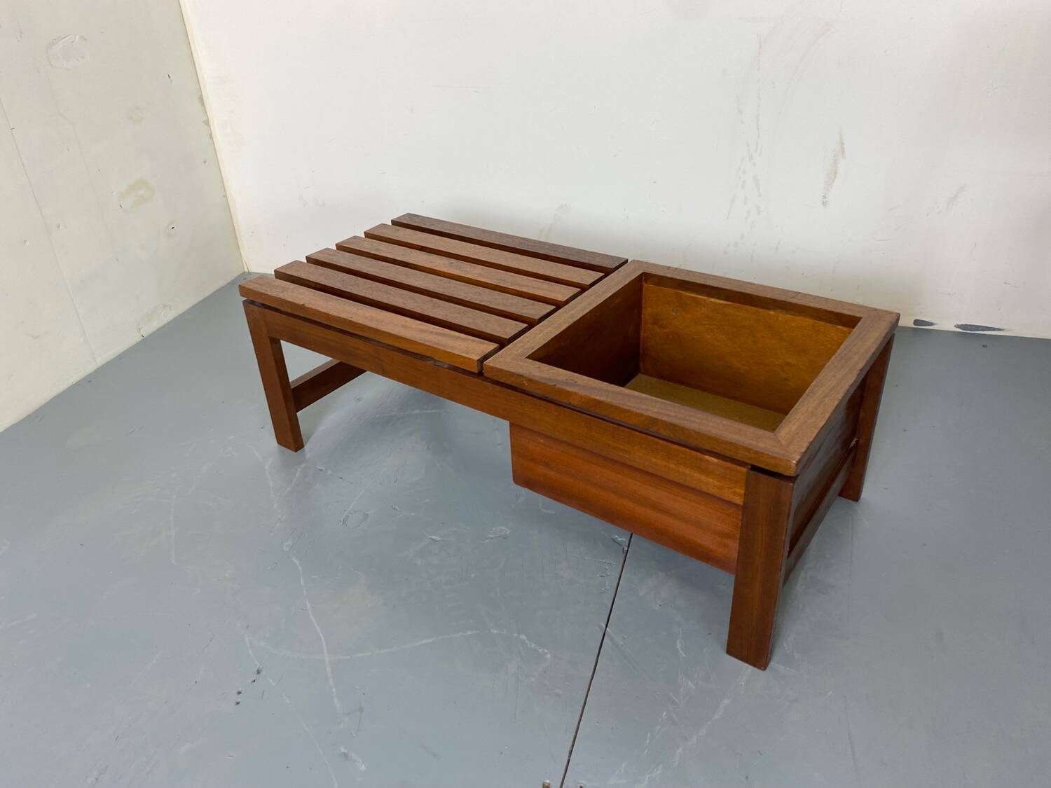 Table d'appoint mid-century moderne à lattes en teck avec support pour plantes, 1960s