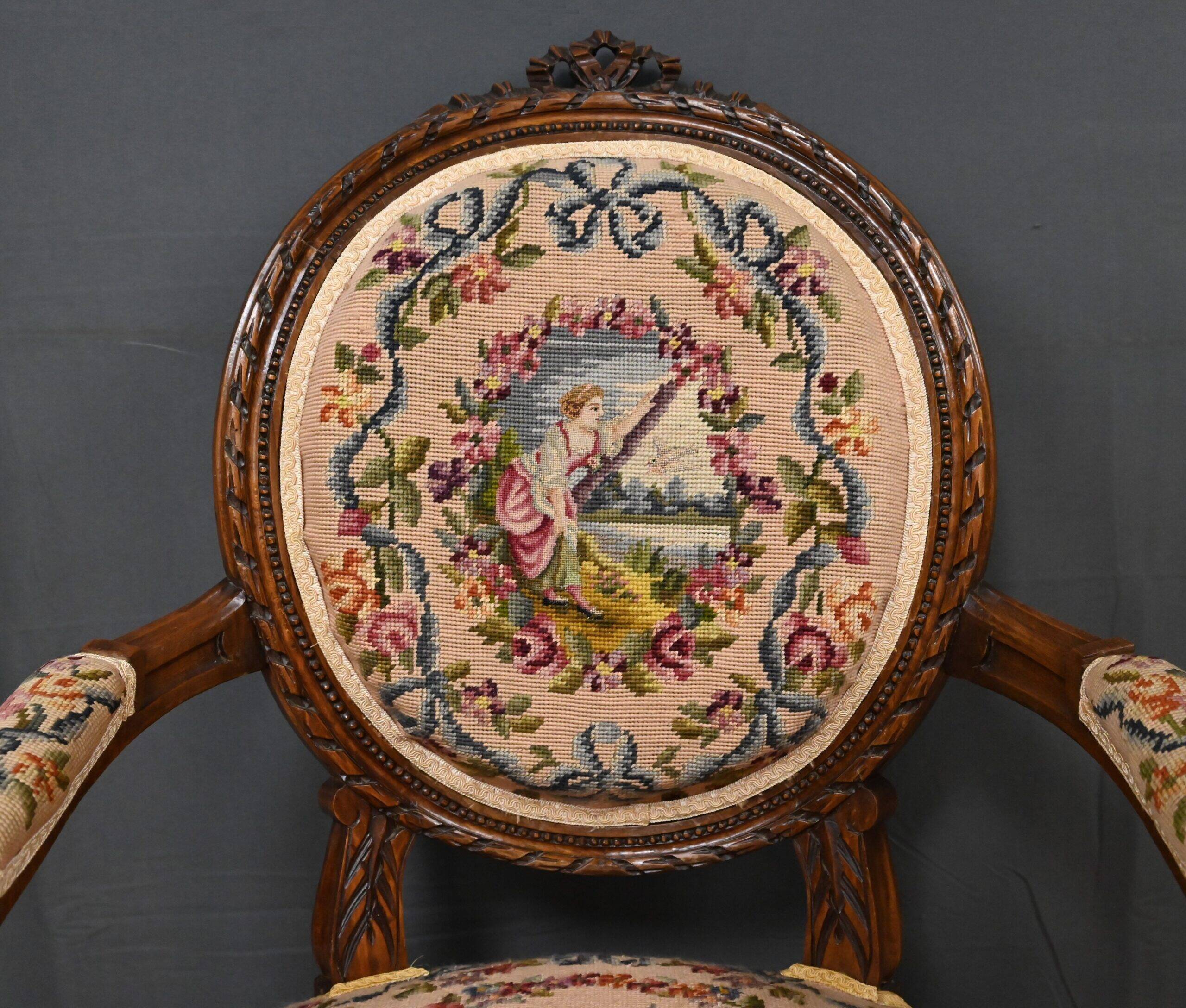 Paire de fauteuils en hêtre, style Louis XVI – début XXe