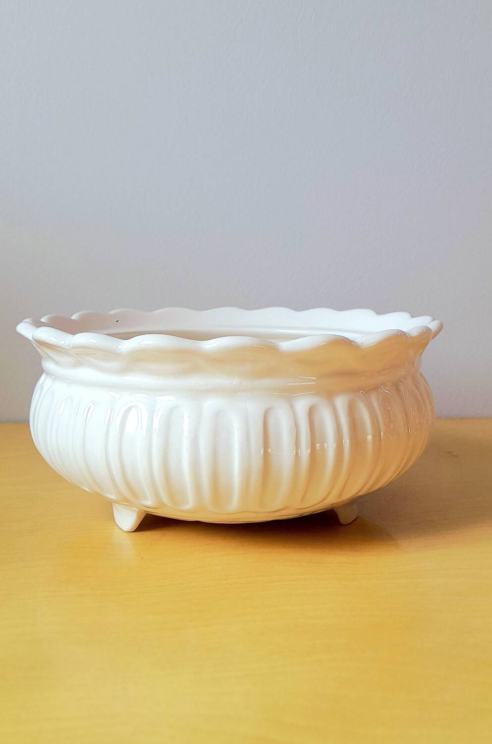 Candy dish in barbotine, Nove Italy.