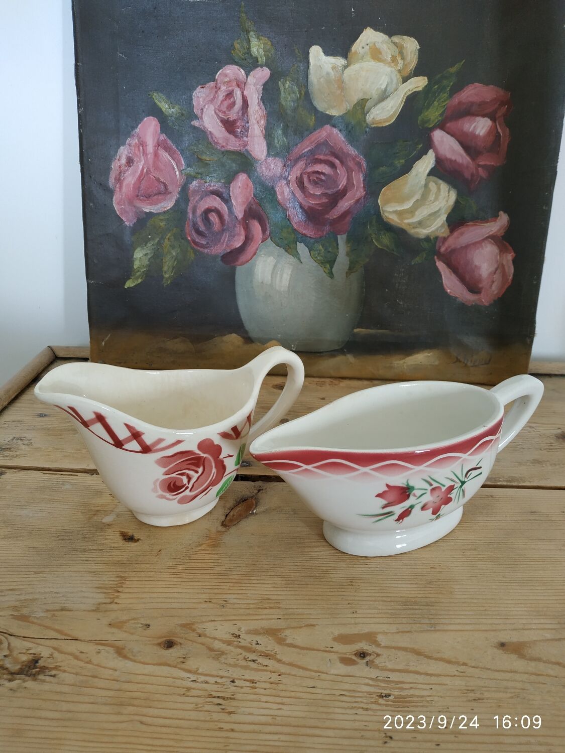 Duo of gravy boats