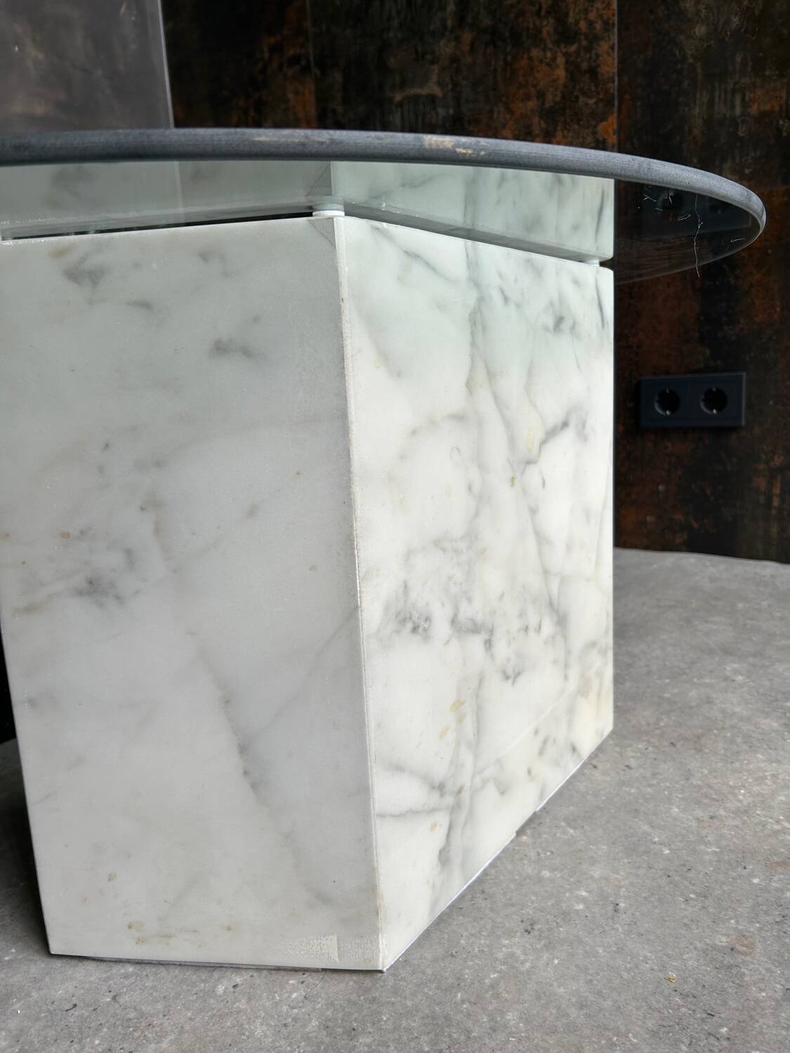 Table basse vintage en verre et marbre