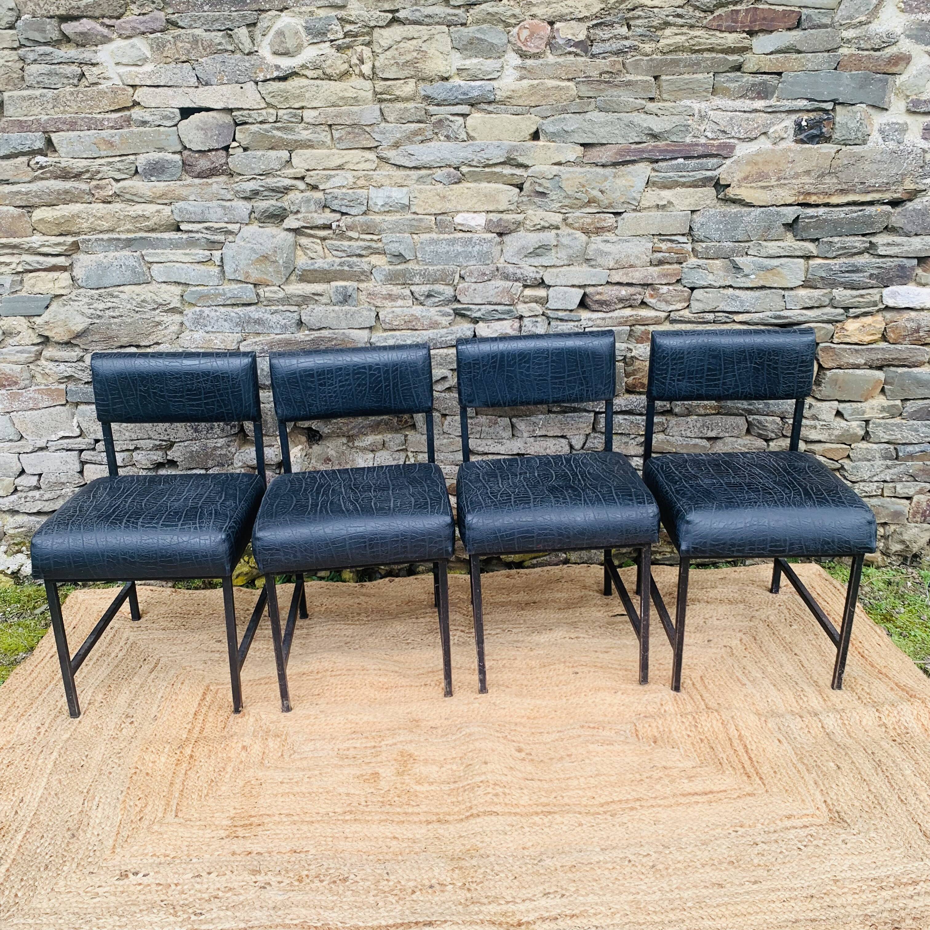 Ensemble de 4 chauffeuses modernistes