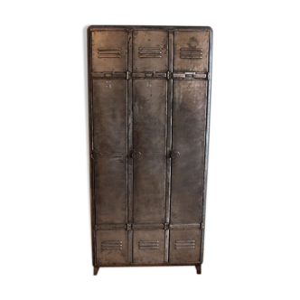Industrial metal vest 3 doors rounded corners