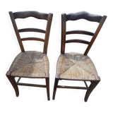 Lot de 2 chaises anciennes en bois paillées (assise en paille)