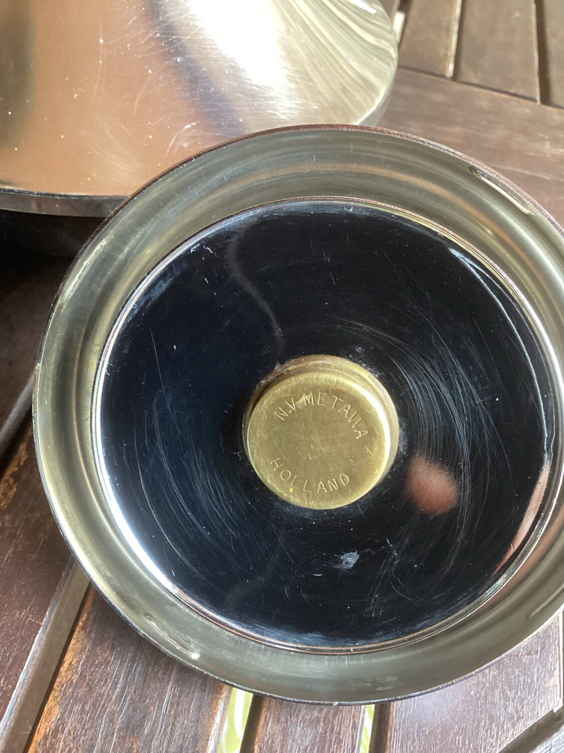 Free-standing ashtray