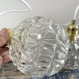 Lot de deux suspensions en verre ciselé