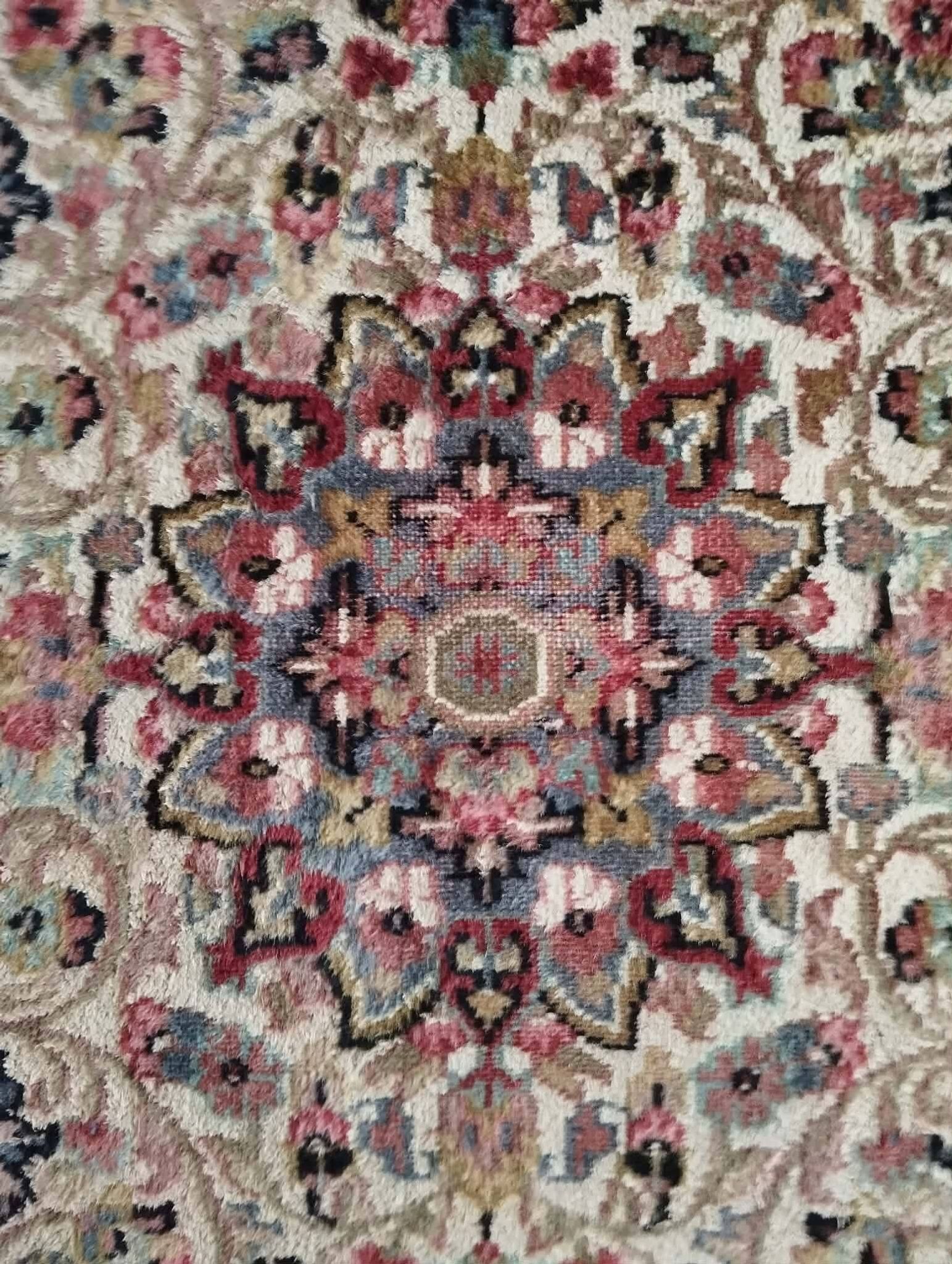 Tapis Pakistanais laine et soie fait main 122x77cm